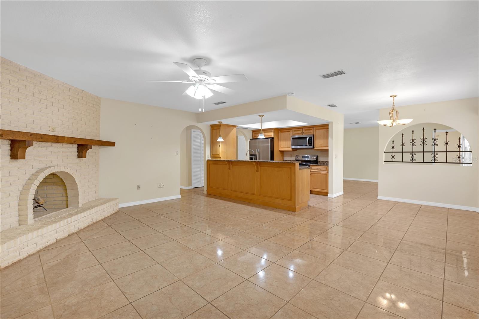 Listing photo id 16 for 12817 Lake Tree Lane
