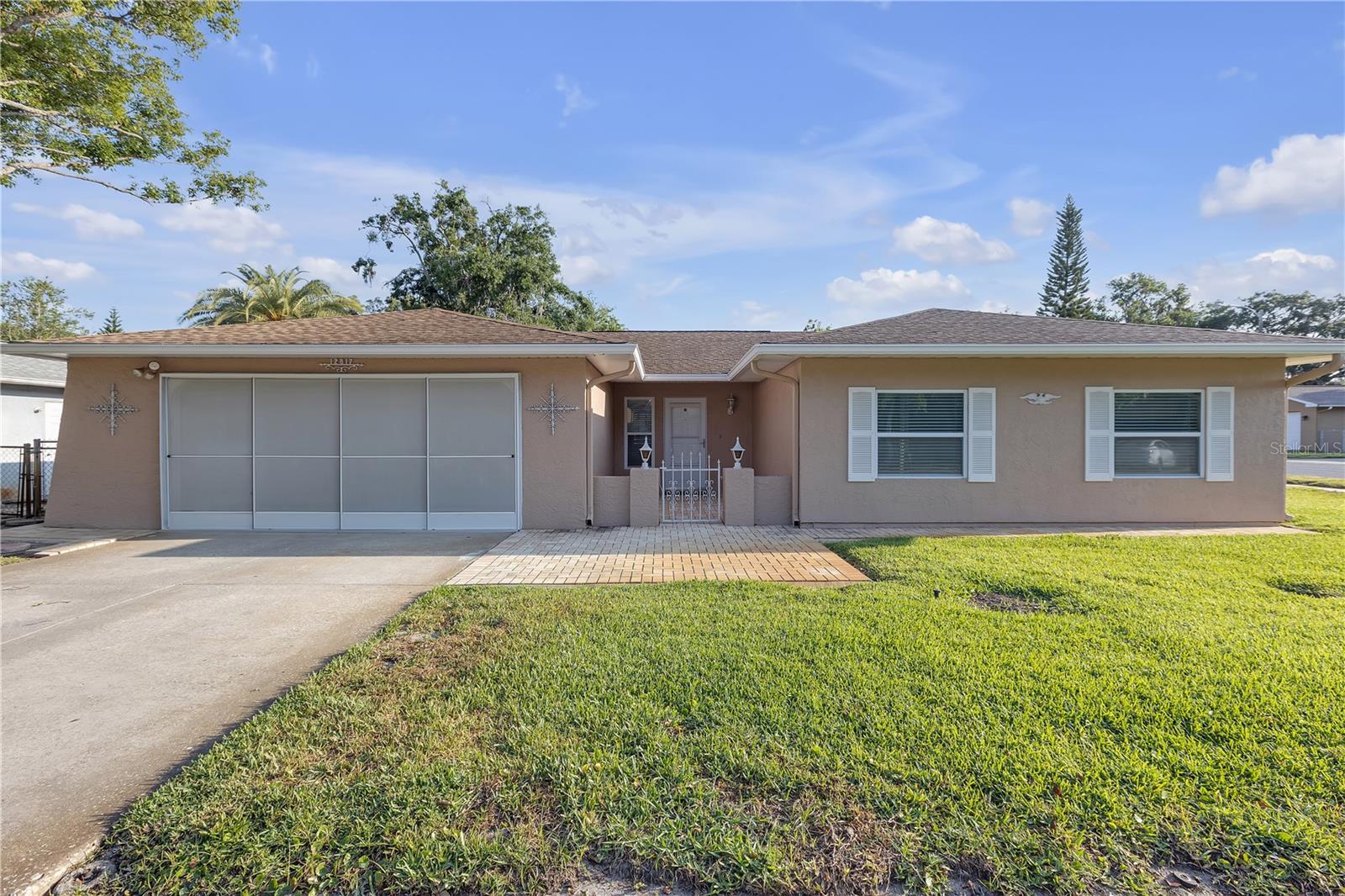 Listing photo id 0 for 12817 Lake Tree Lane