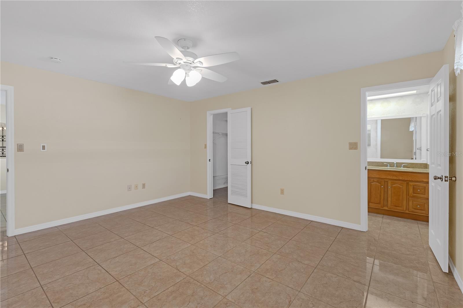 Listing photo id 26 for 12817 Lake Tree Lane