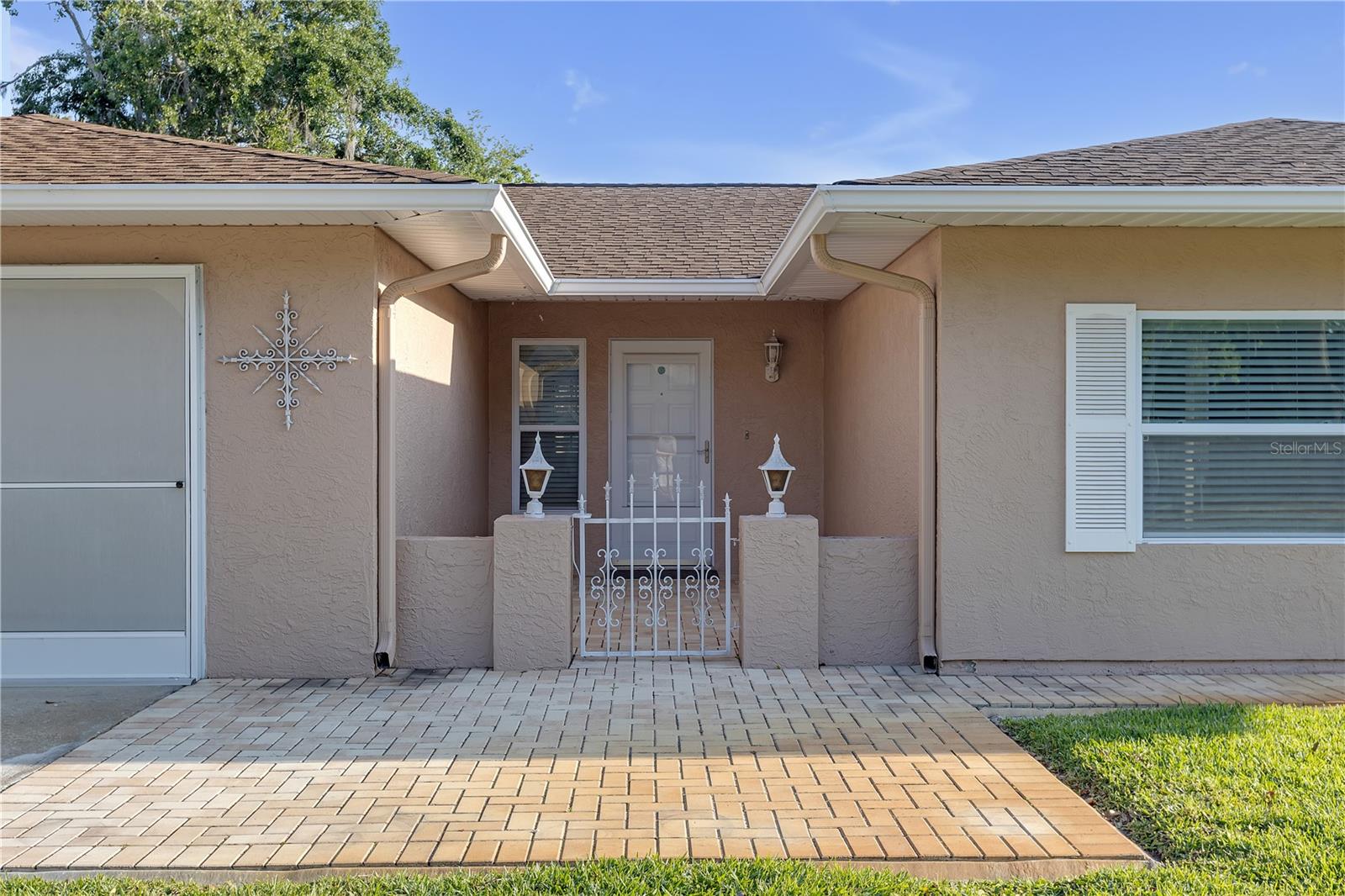 Listing photo id 1 for 12817 Lake Tree Lane