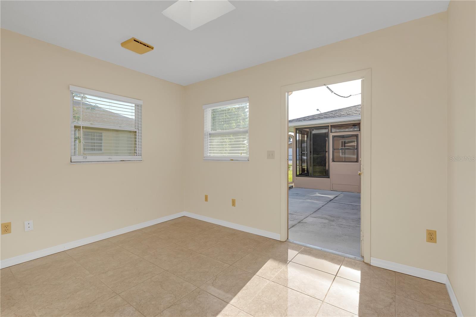 Listing photo id 29 for 12817 Lake Tree Lane