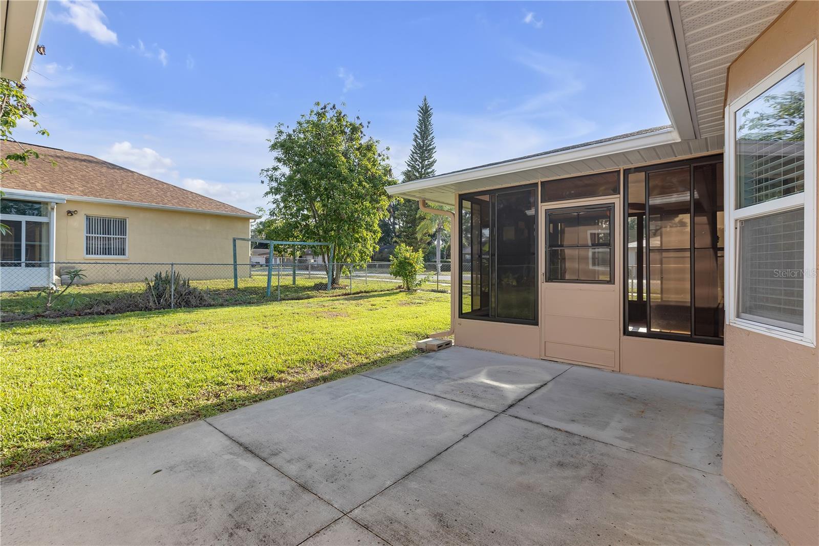 Listing photo id 35 for 12817 Lake Tree Lane