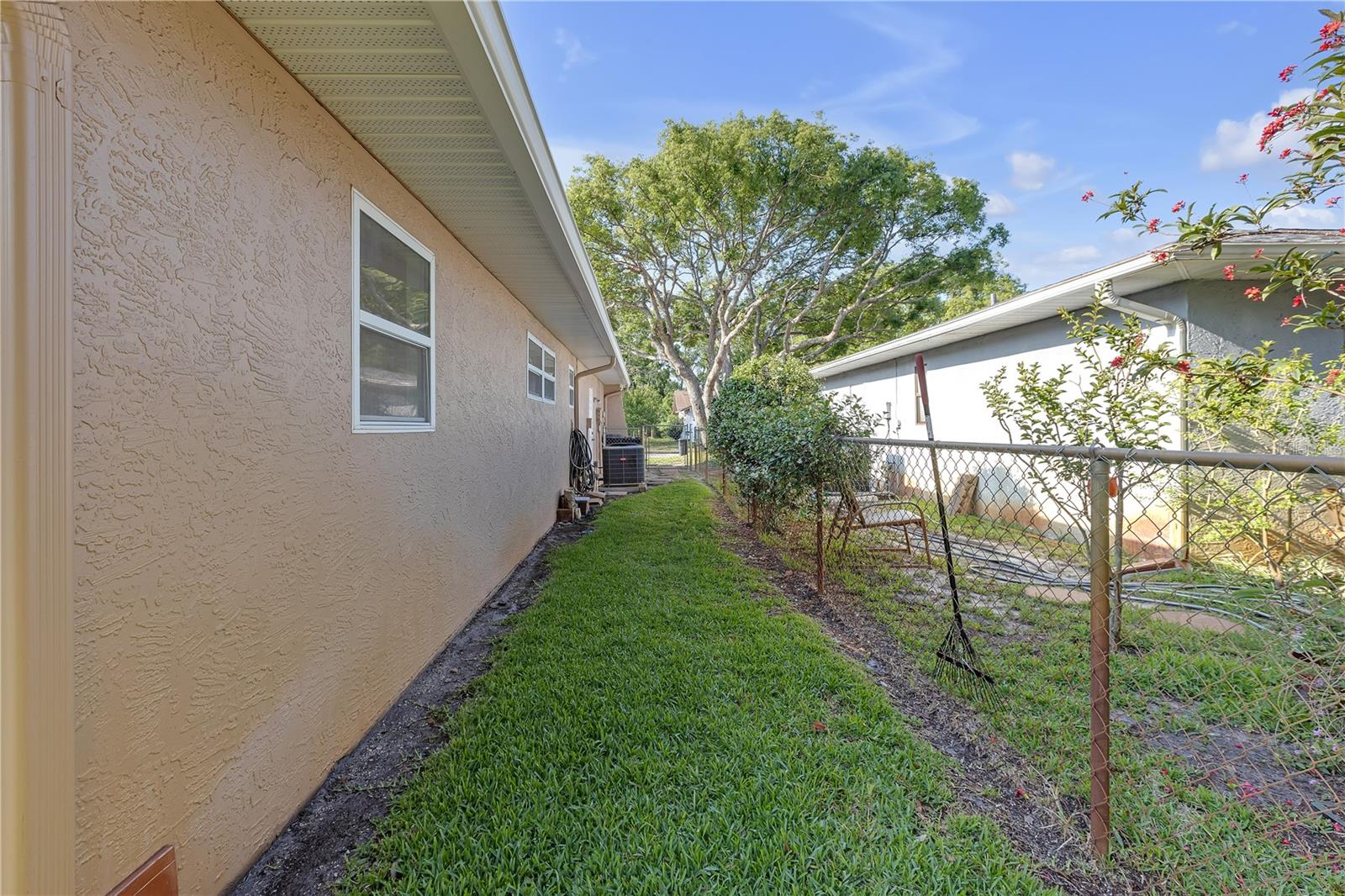 Listing photo id 38 for 12817 Lake Tree Lane