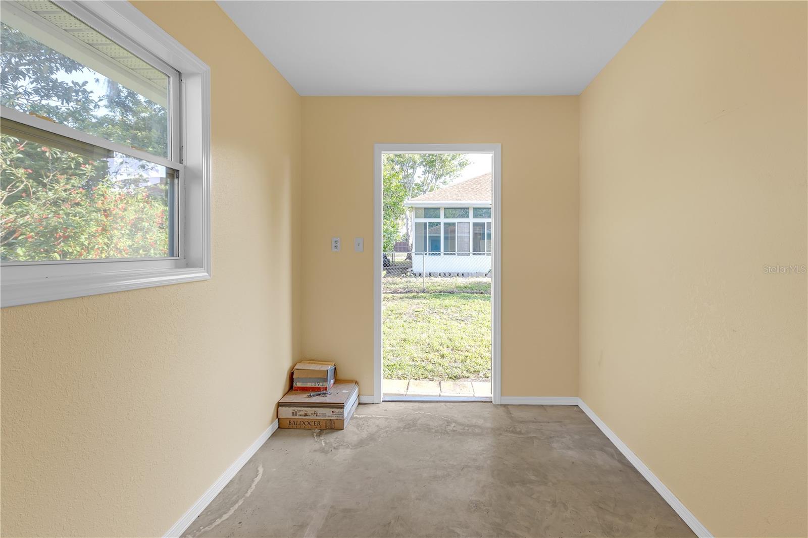 Listing photo id 40 for 12817 Lake Tree Lane