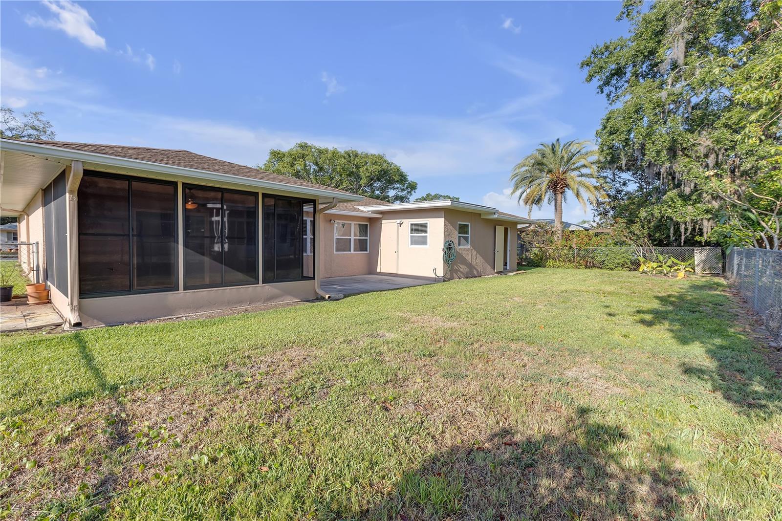 Listing photo id 41 for 12817 Lake Tree Lane