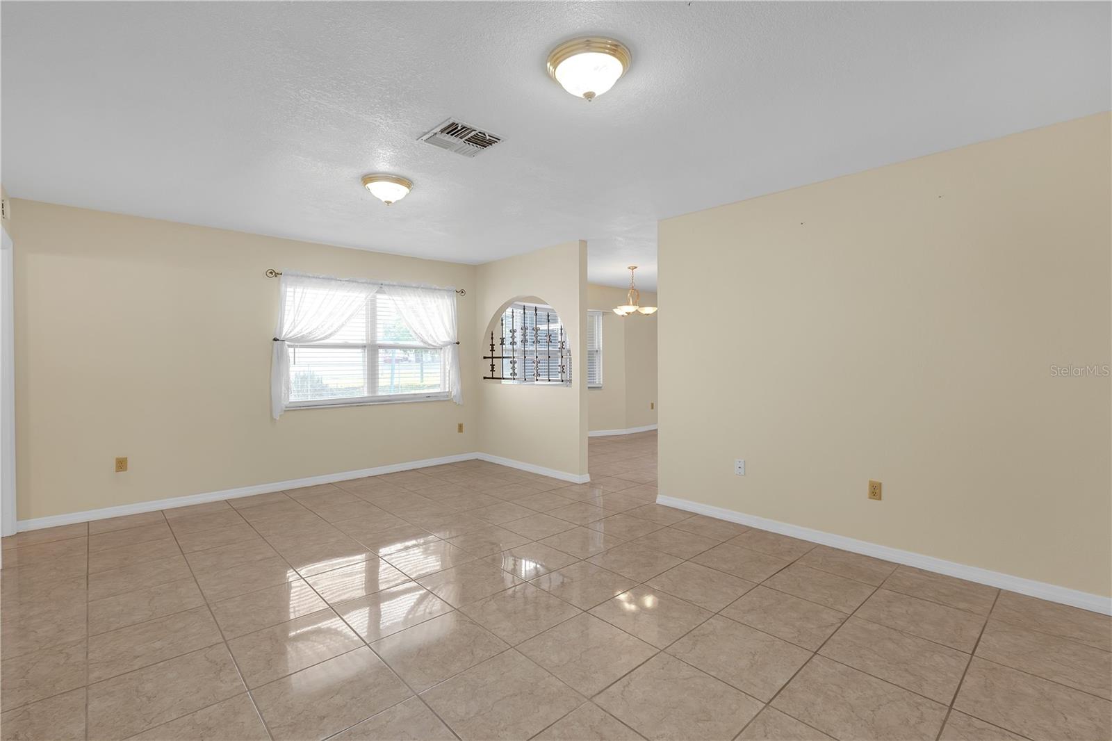 Listing photo id 4 for 12817 Lake Tree Lane