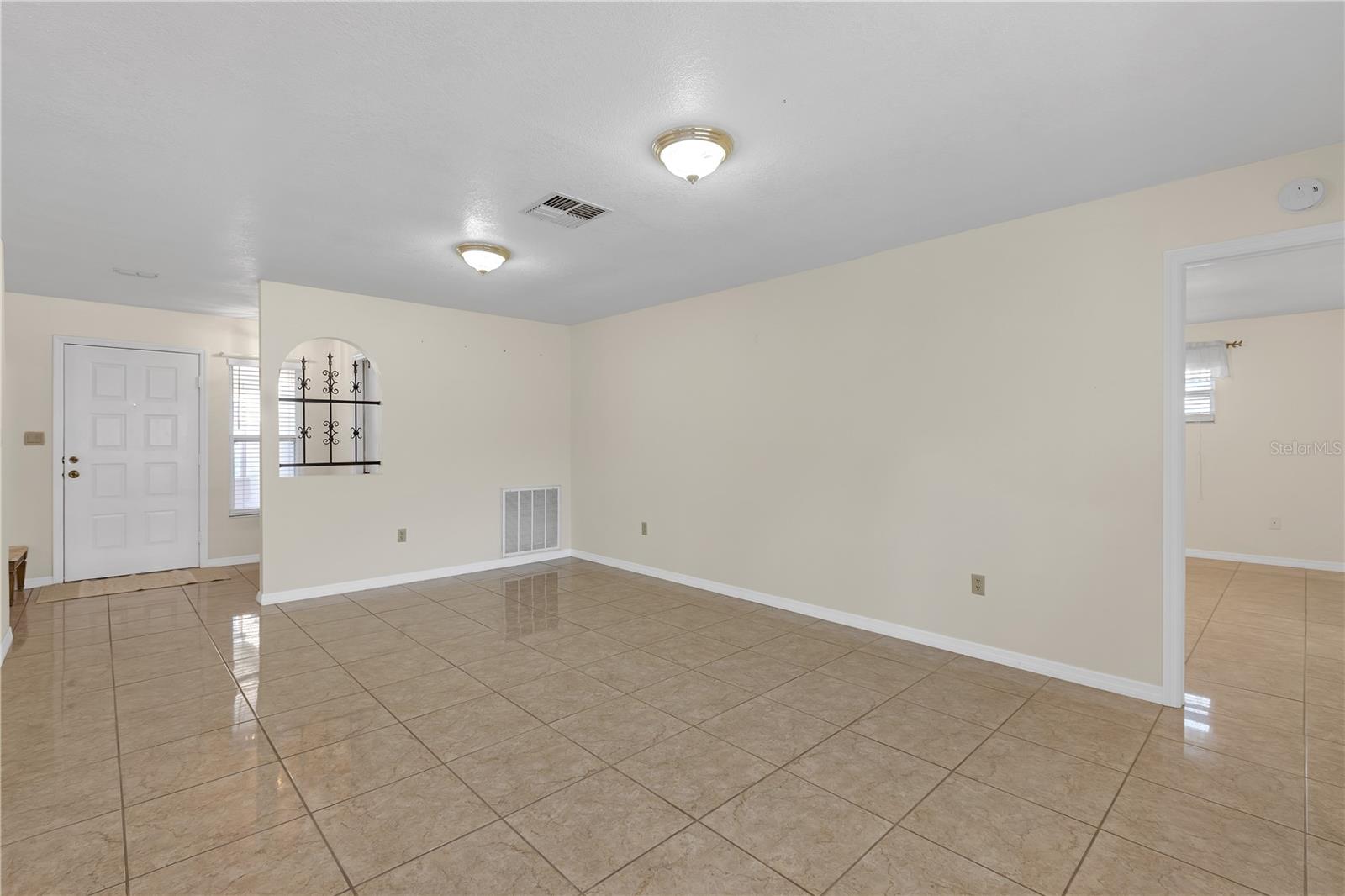 Listing photo id 5 for 12817 Lake Tree Lane