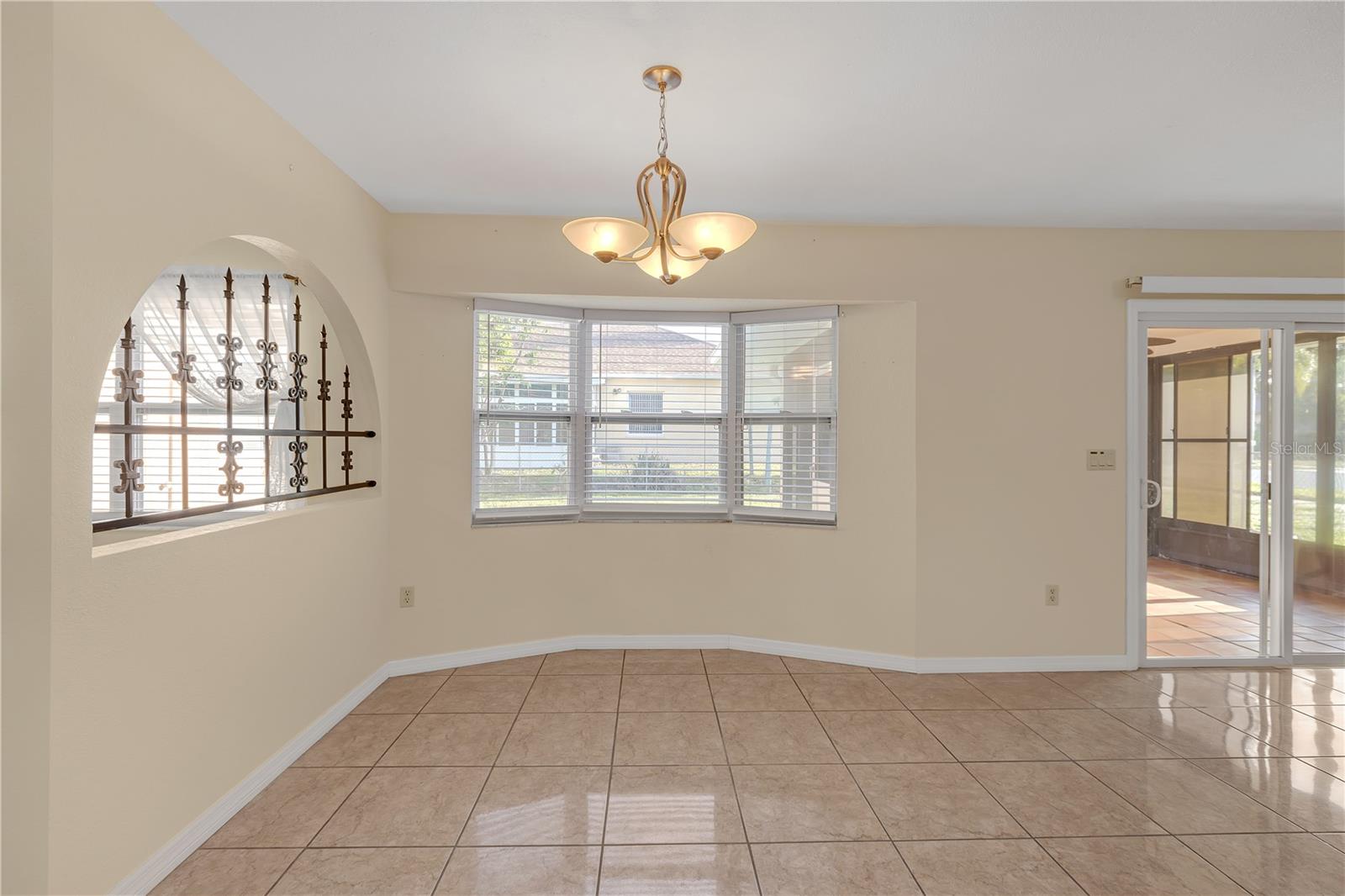 Listing photo id 7 for 12817 Lake Tree Lane