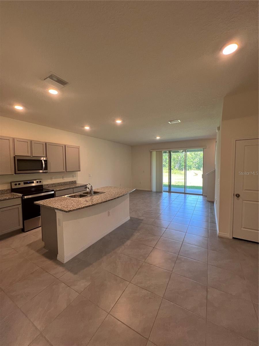 Listing photo id 9 for 1739 Woodleaf Hammock Court