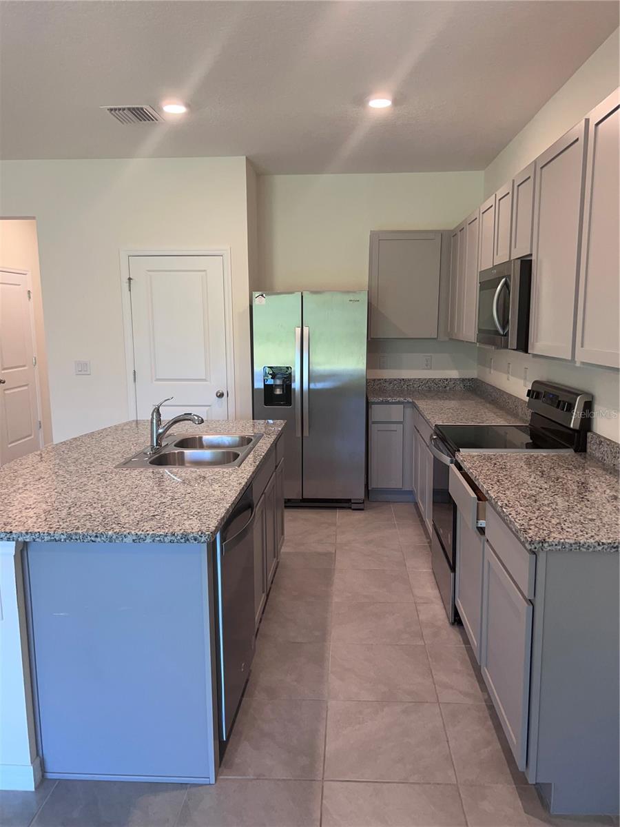 Listing photo id 11 for 1739 Woodleaf Hammock Court