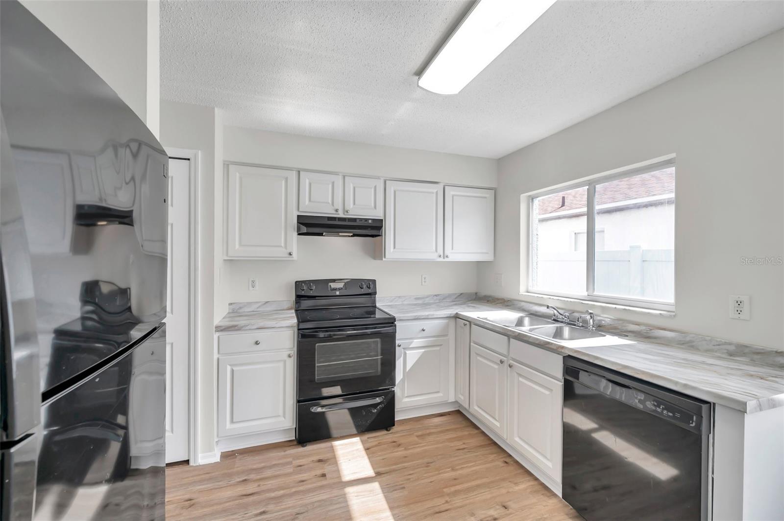 Image 21 of 44 For 1408 Birchstone Avenue