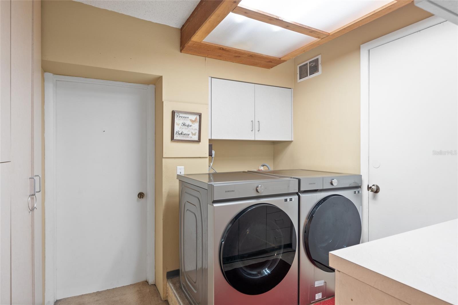 Image 18 of 33 For 8001 Ola Avenue