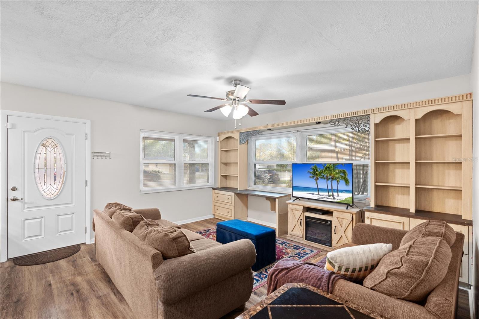 Image 8 of 33 For 8001 Ola Avenue