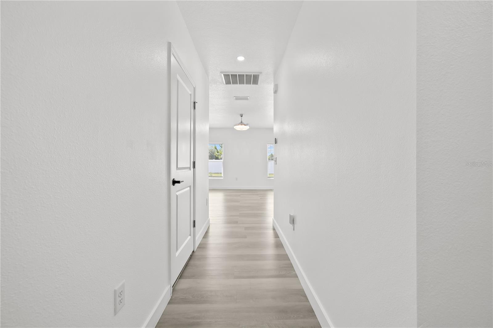 Image 4 of 31 For 14498 Whitewater Way