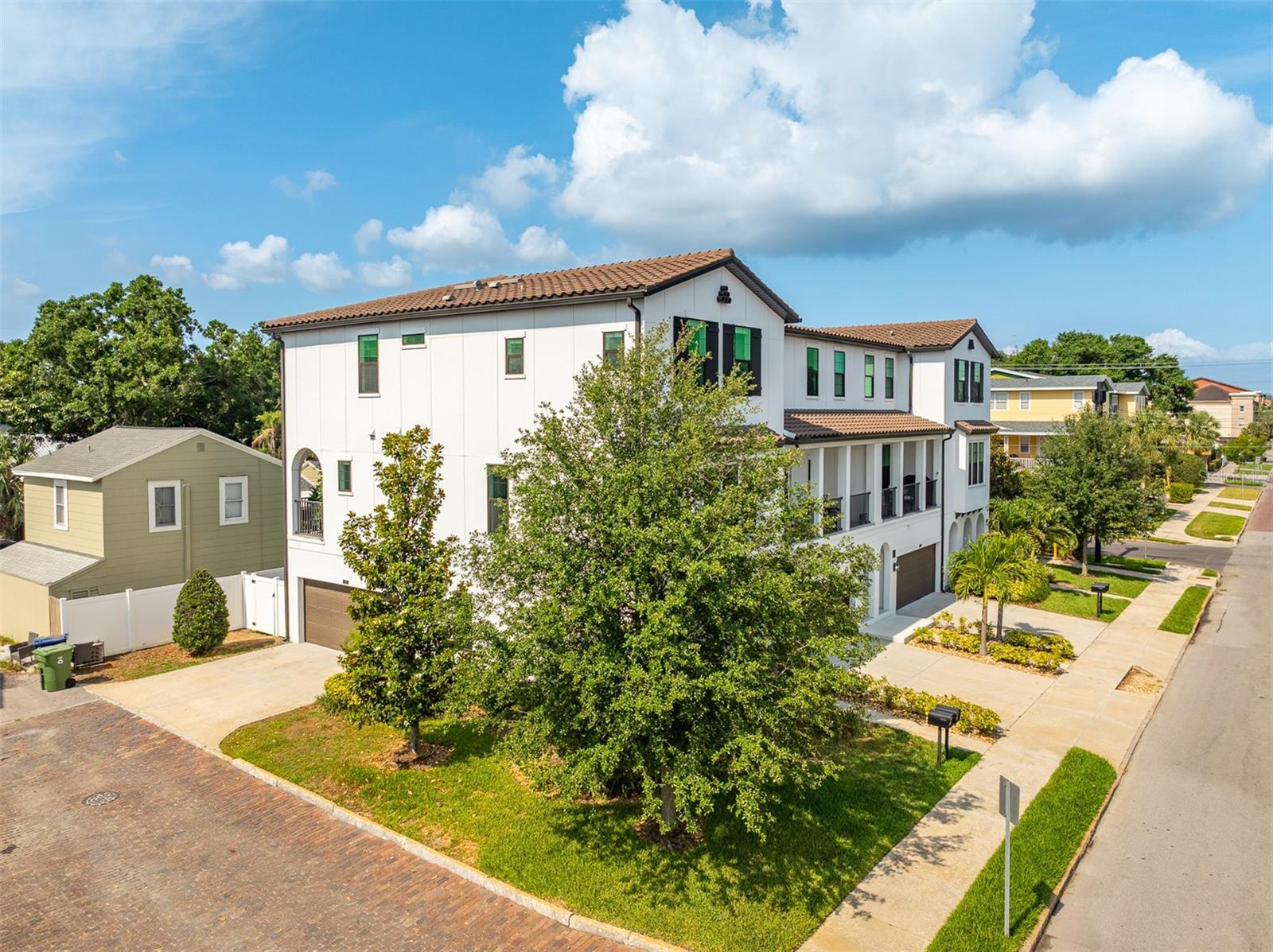 Image 2 of 31 For 2110 Azeele Street