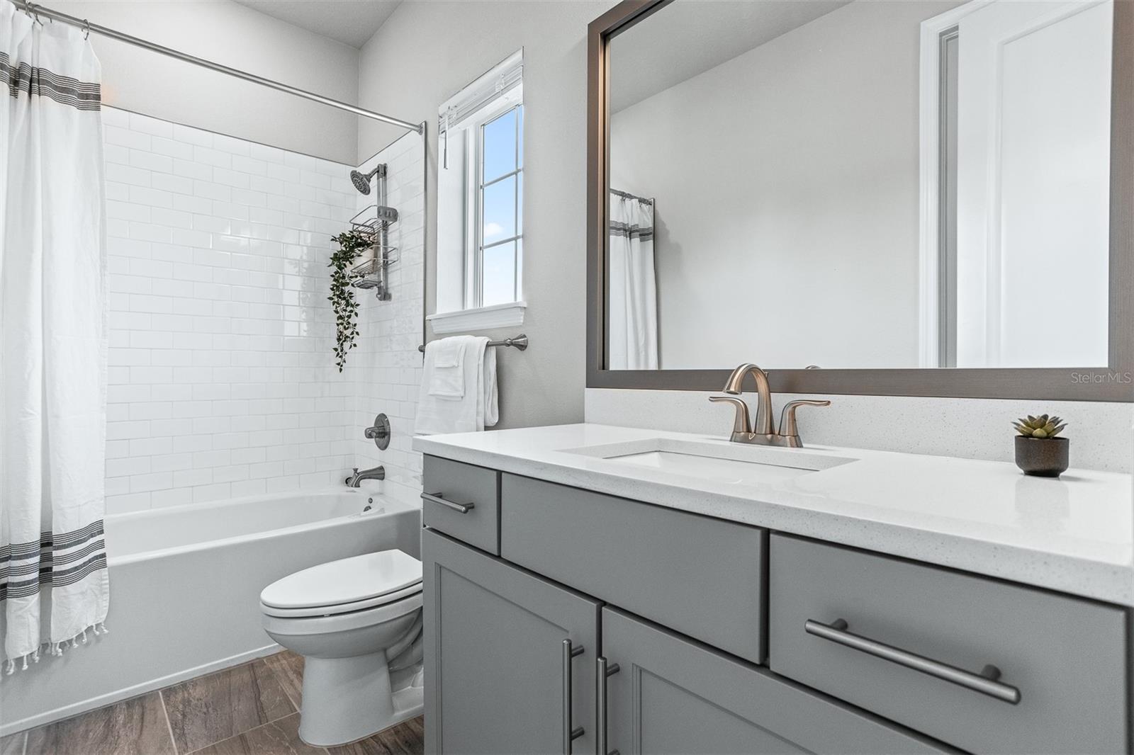 Image 23 of 31 For 2110 Azeele Street