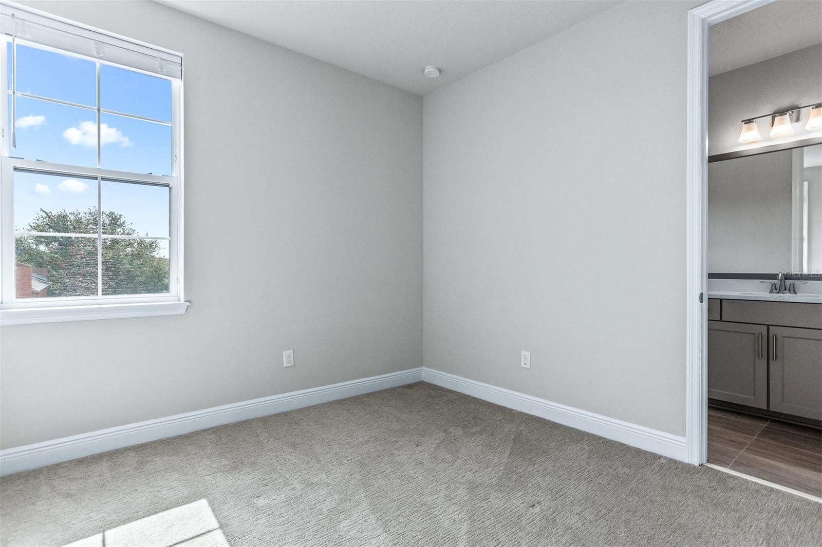 Image 24 of 31 For 2110 Azeele Street