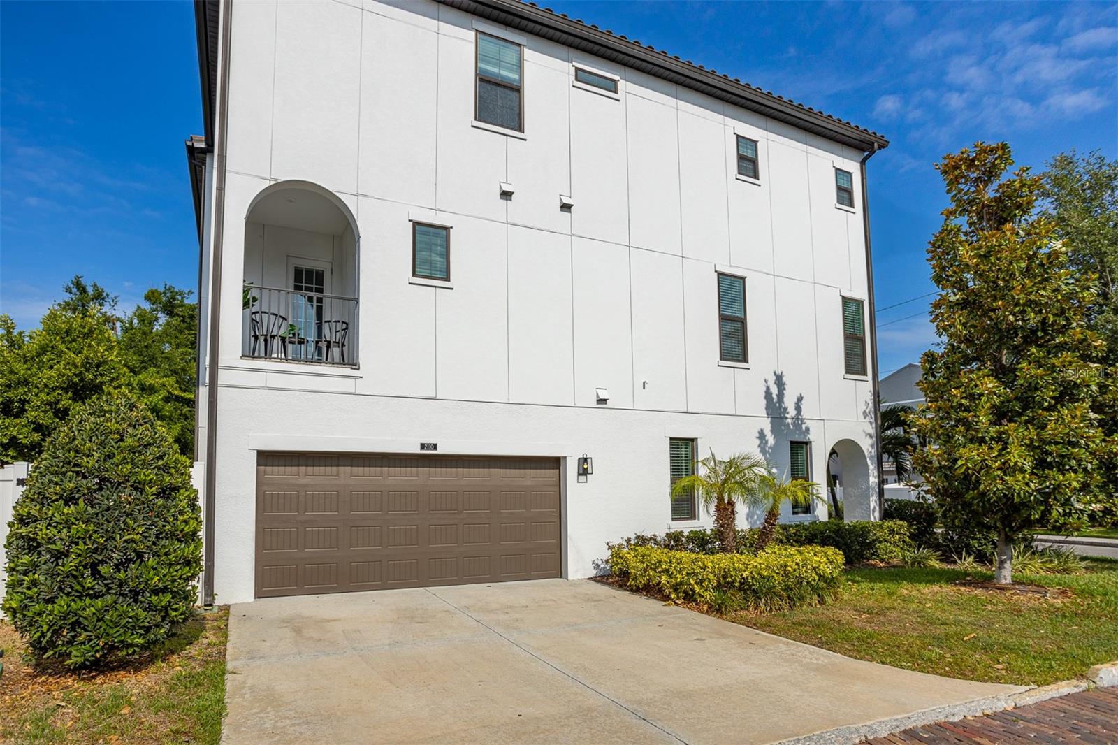 Image 25 of 31 For 2110 Azeele Street