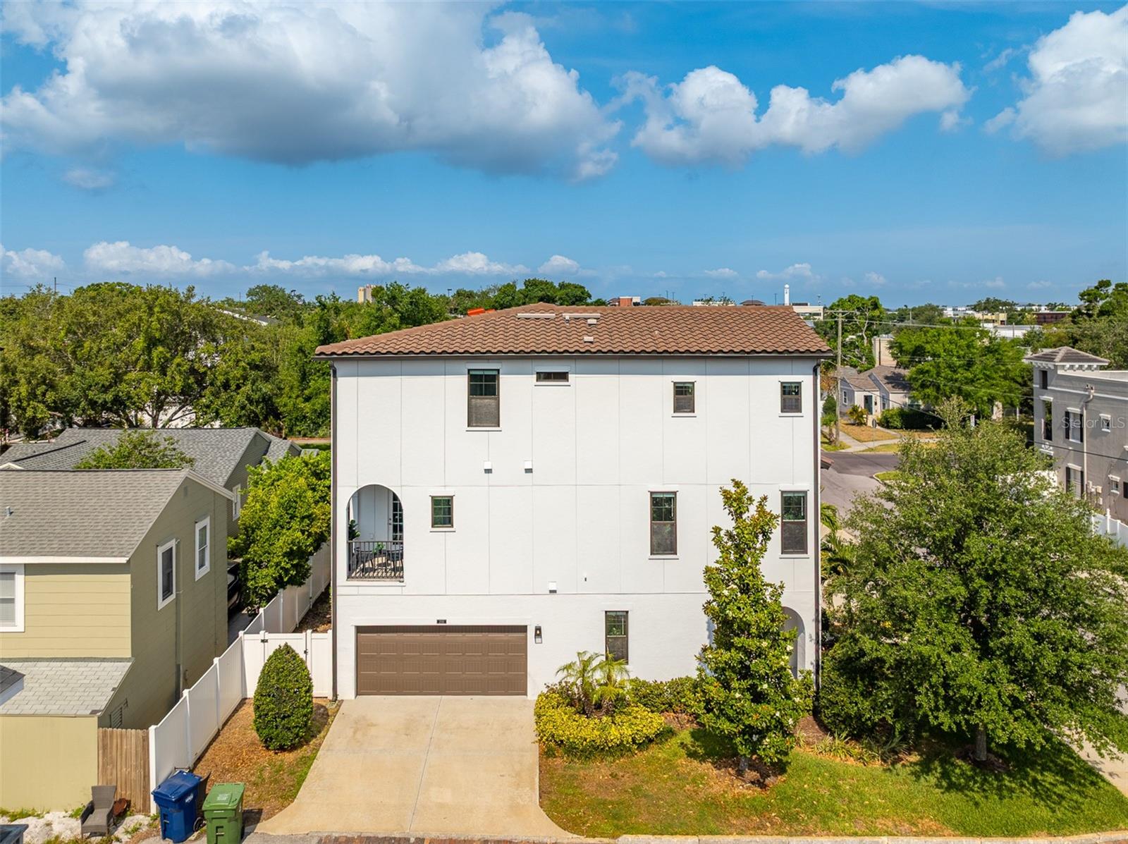 Image 26 of 31 For 2110 Azeele Street