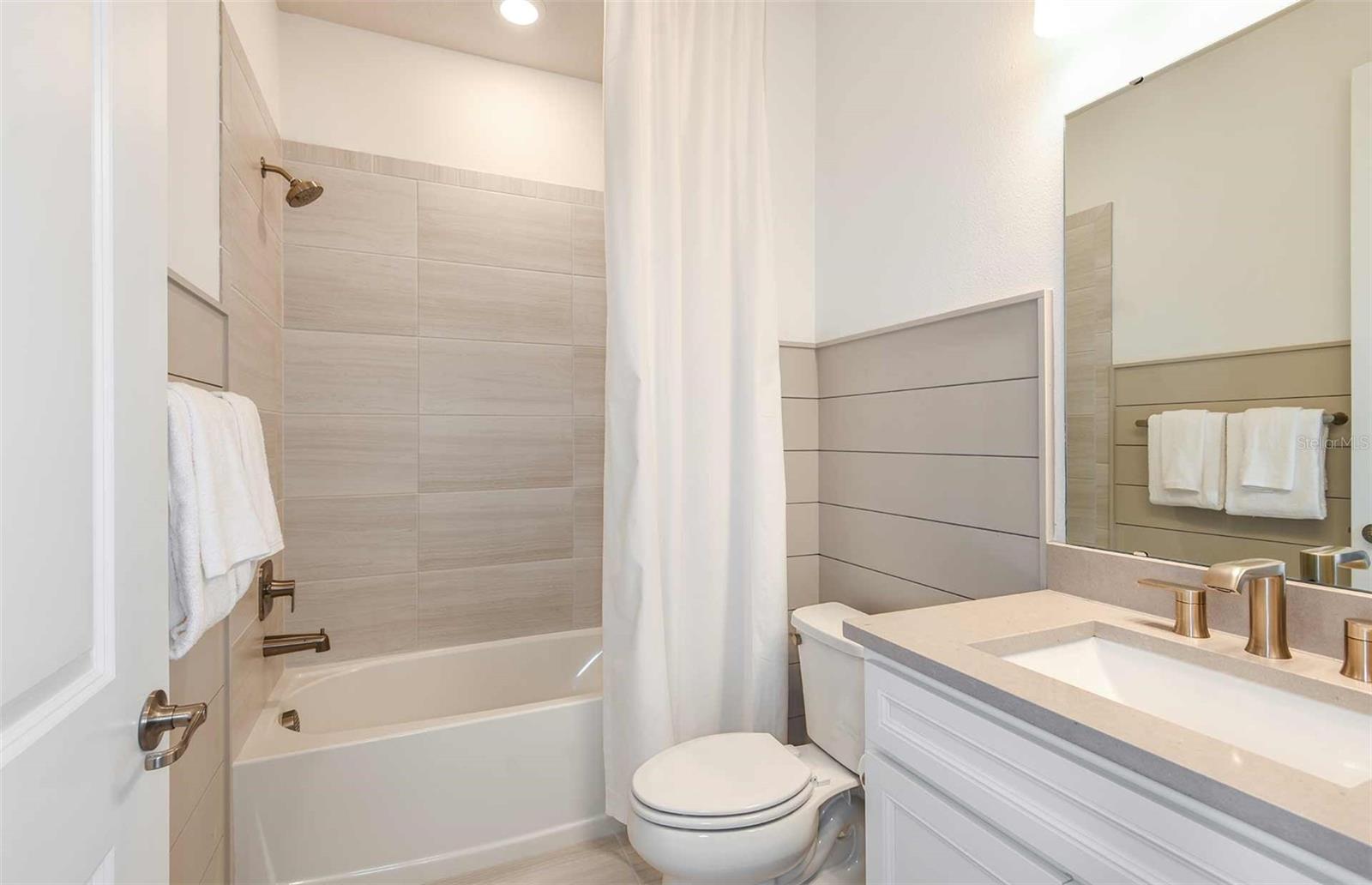 Listing photo id 12 for 12626 Glenn Creek Drive