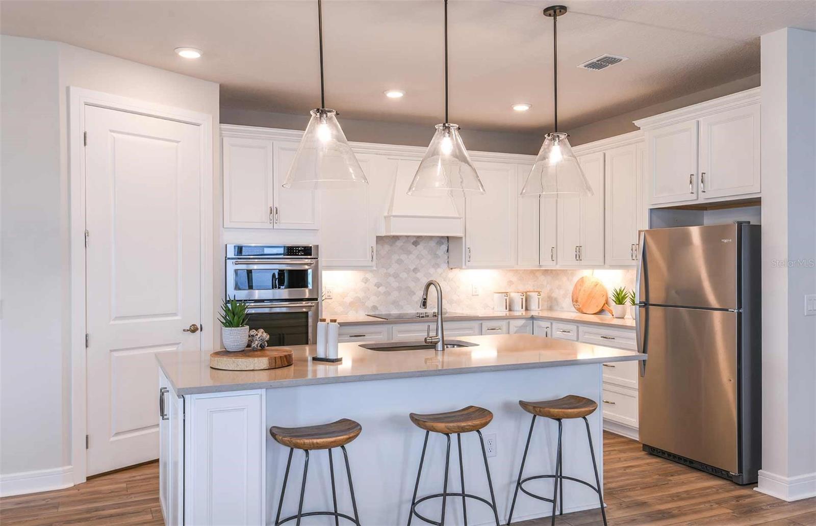 Listing photo id 2 for 12626 Glenn Creek Drive