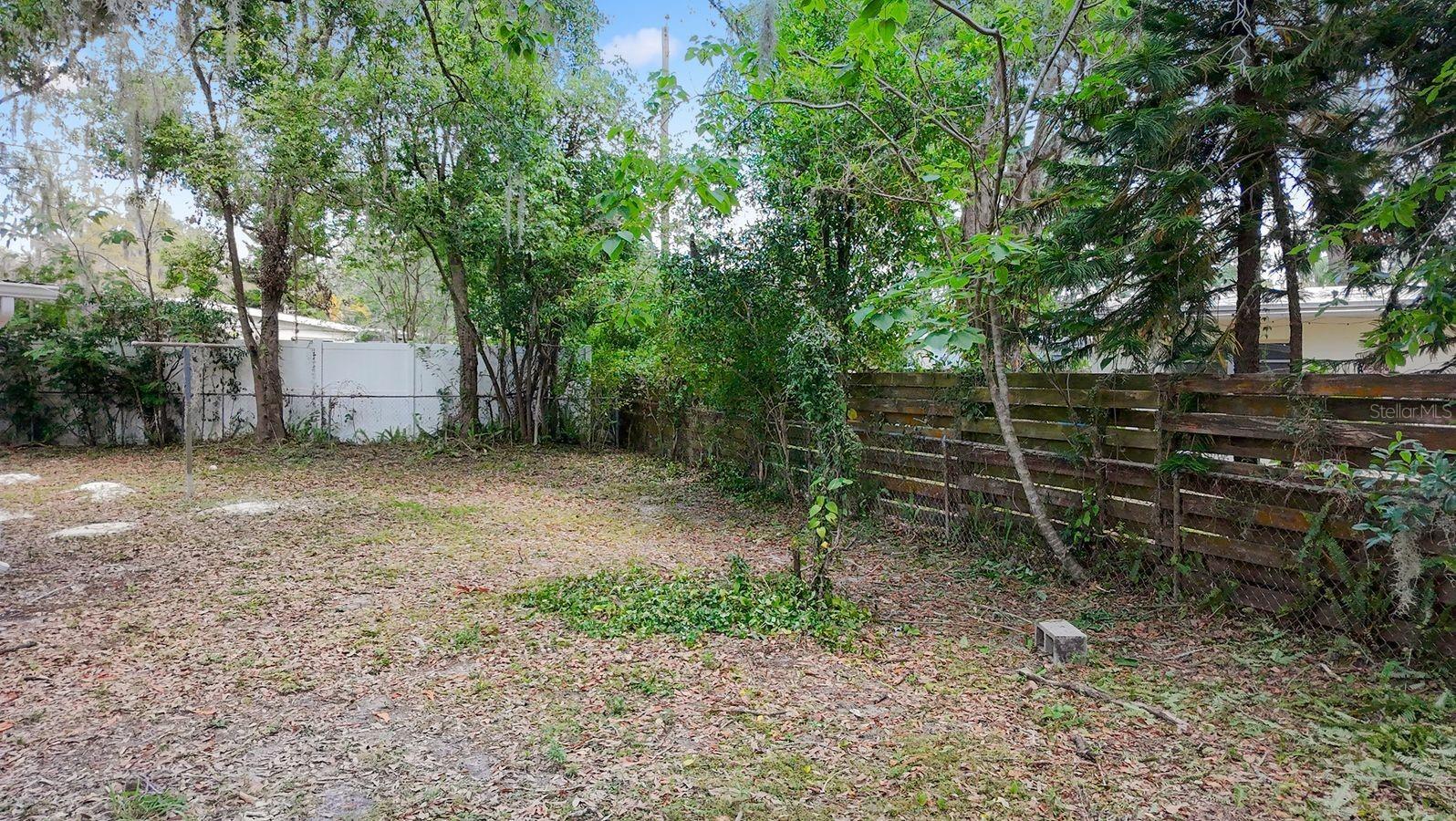 Image 33 of 38 For 810 River Drive