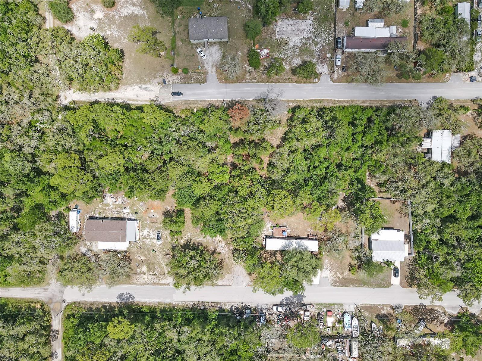 Listing photo id 9 for 10113 Waddell Street