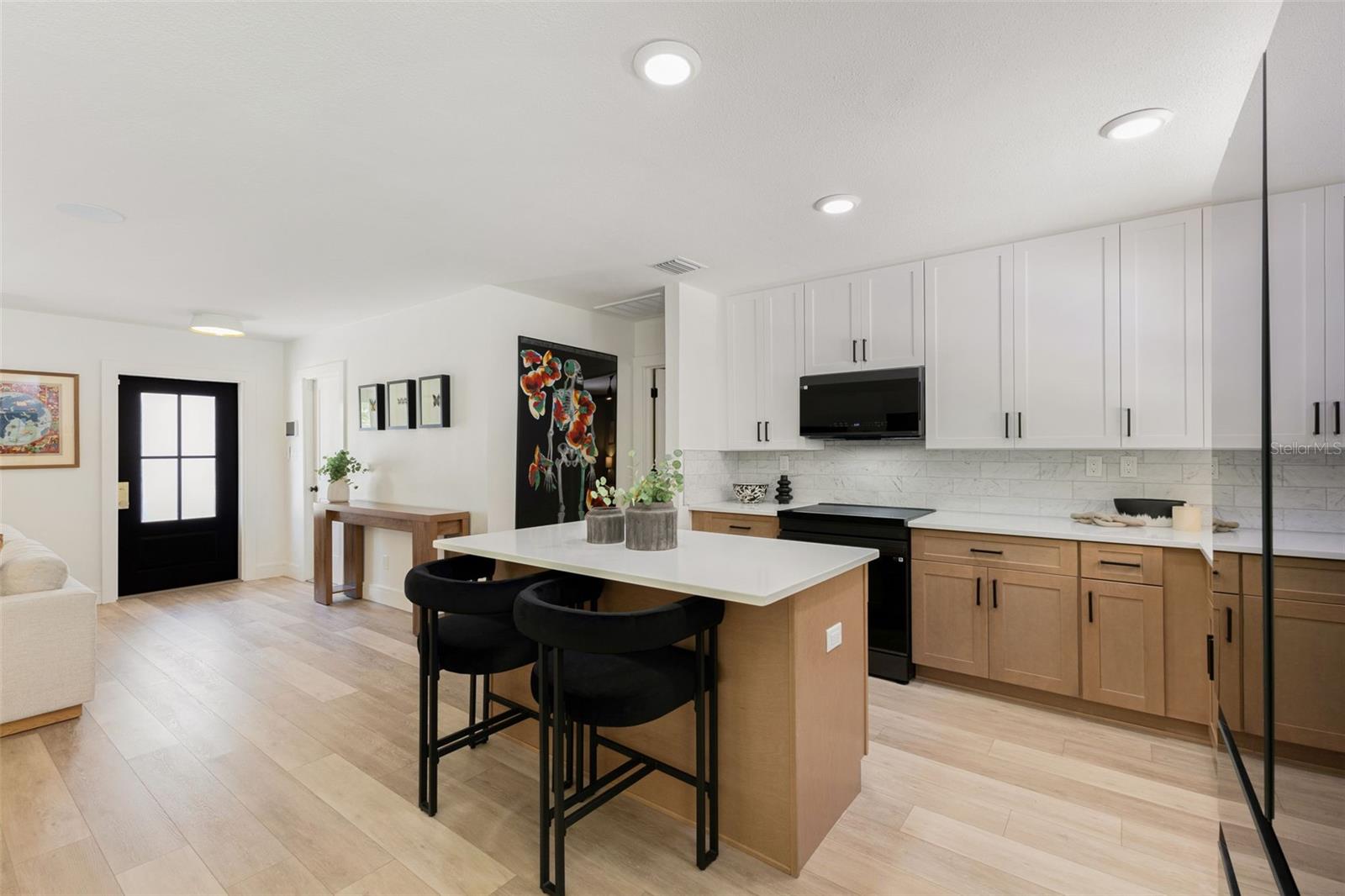 Image 10 of 59 For 4618 Bayshore Boulevard Ne