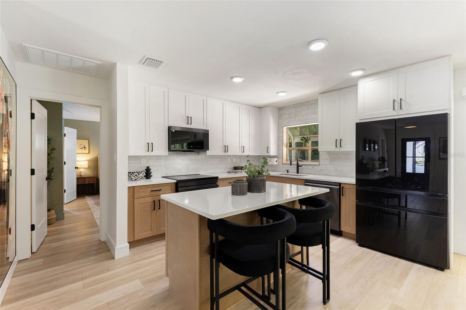 Image 12 of 59 For 4618 Bayshore Boulevard Ne