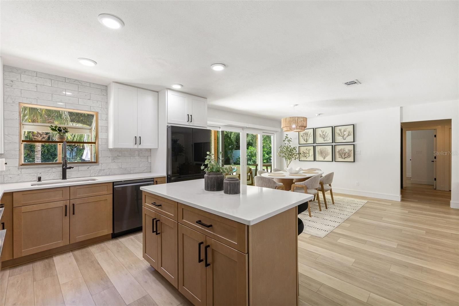 Image 13 of 59 For 4618 Bayshore Boulevard Ne