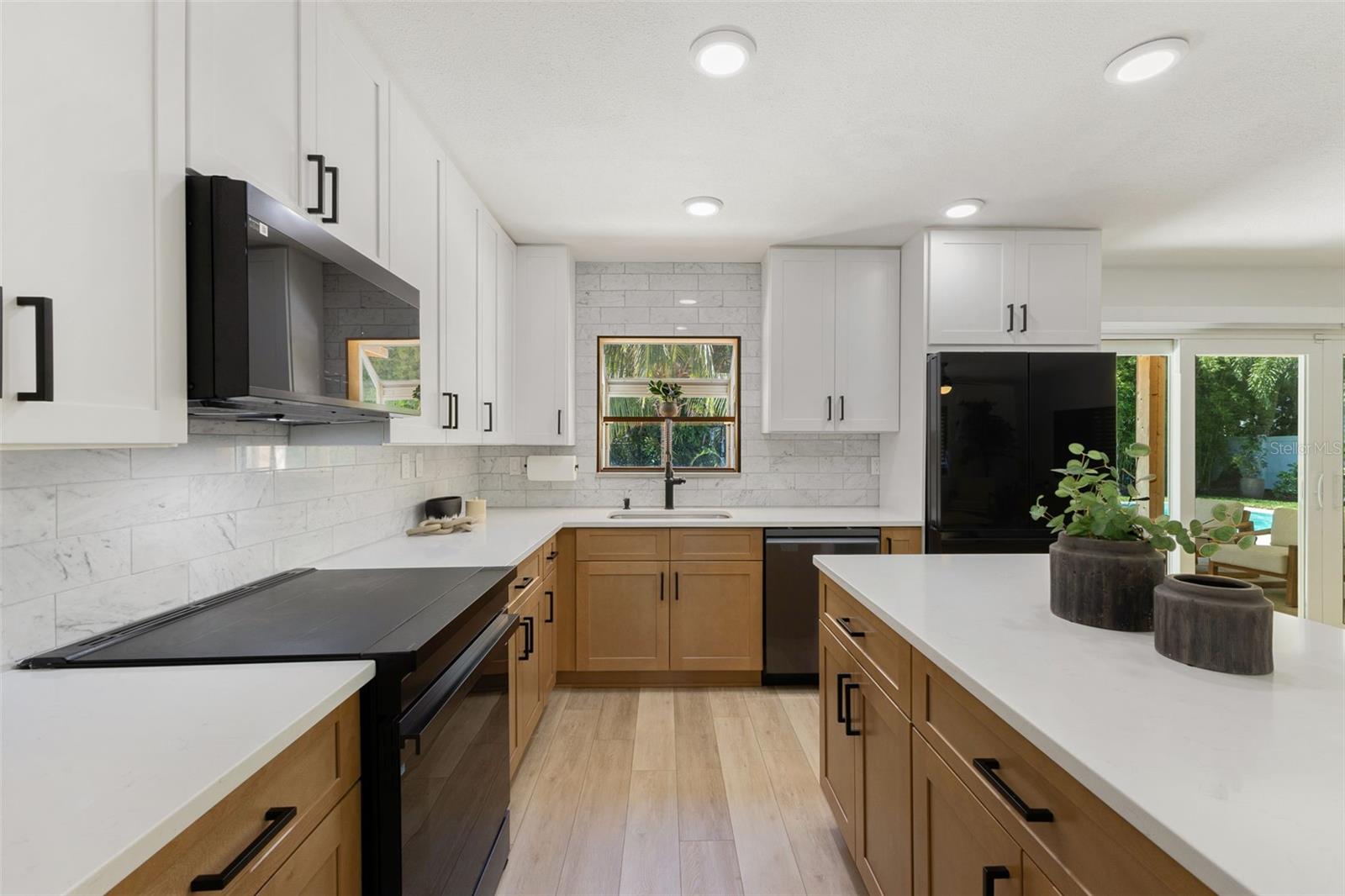 Image 14 of 59 For 4618 Bayshore Boulevard Ne