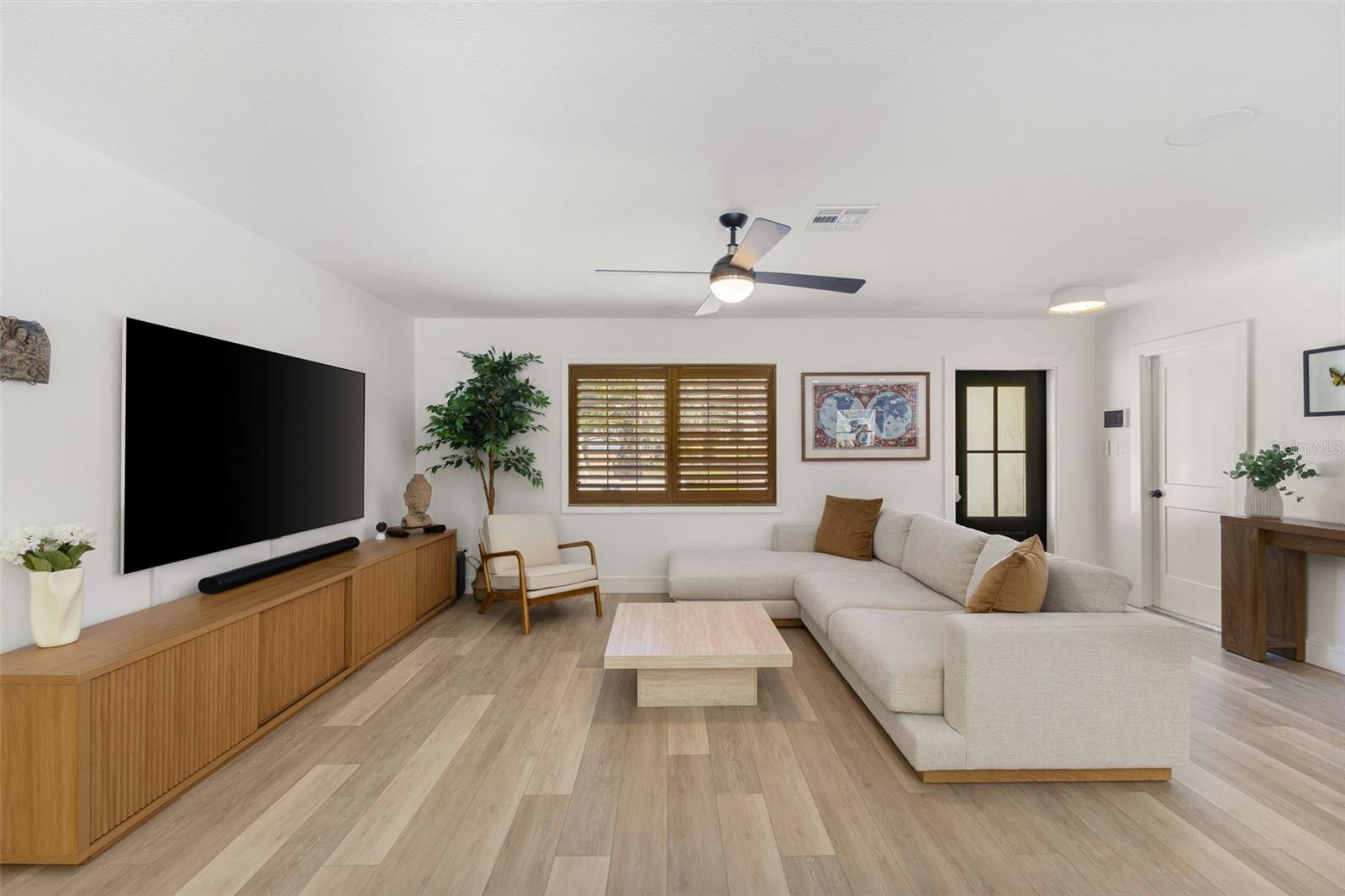 Image 17 of 59 For 4618 Bayshore Boulevard Ne
