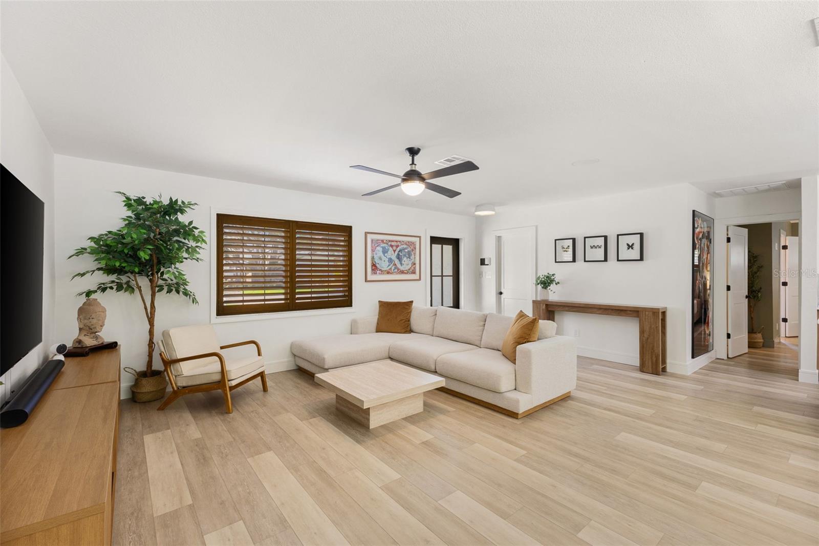Image 18 of 59 For 4618 Bayshore Boulevard Ne
