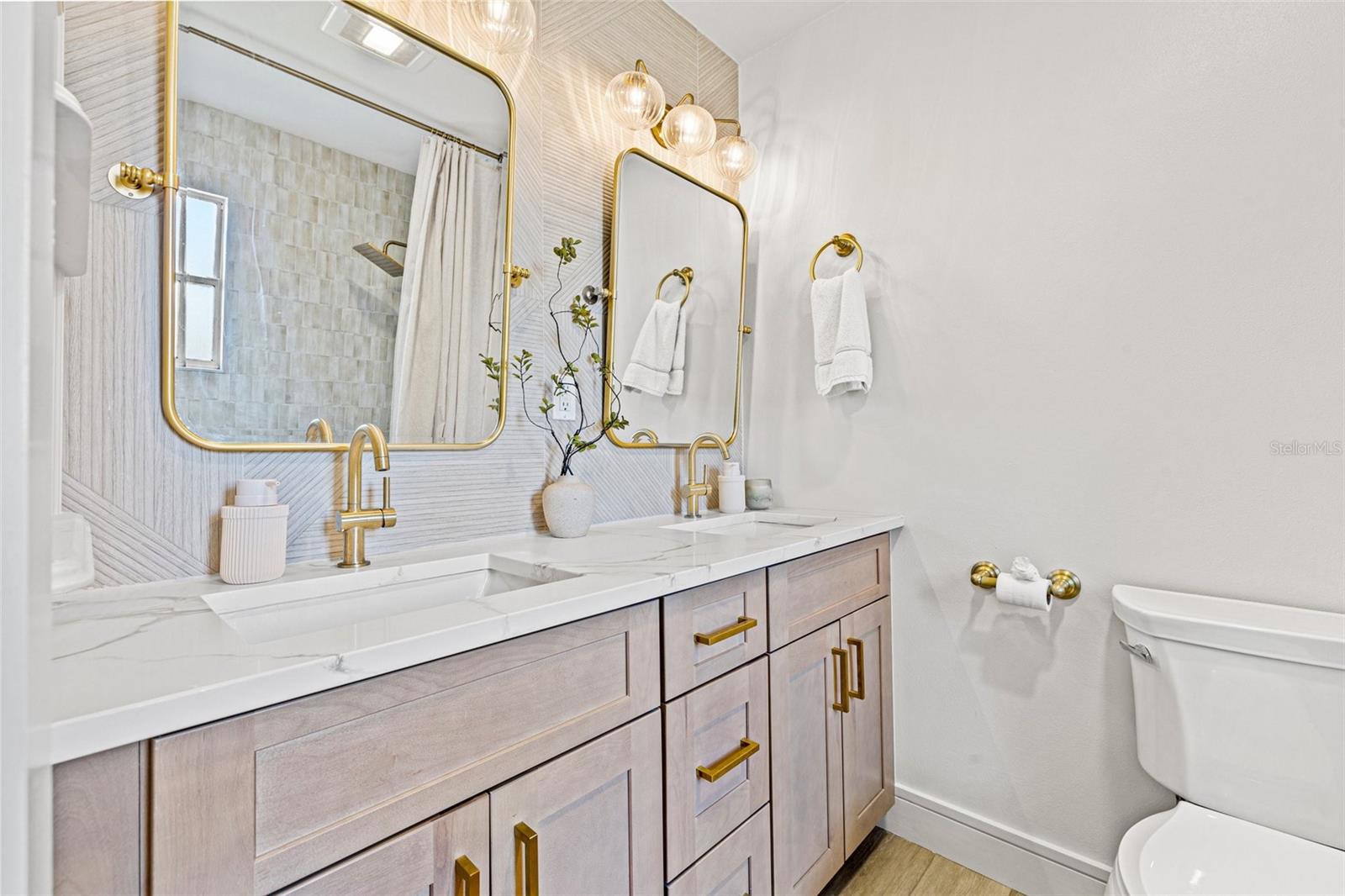 Image 21 of 59 For 4618 Bayshore Boulevard Ne