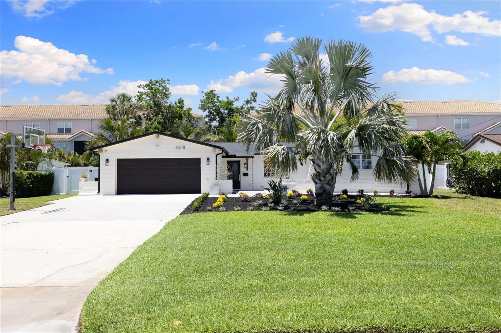 Image 3 of 59 For 4618 Bayshore Boulevard Ne