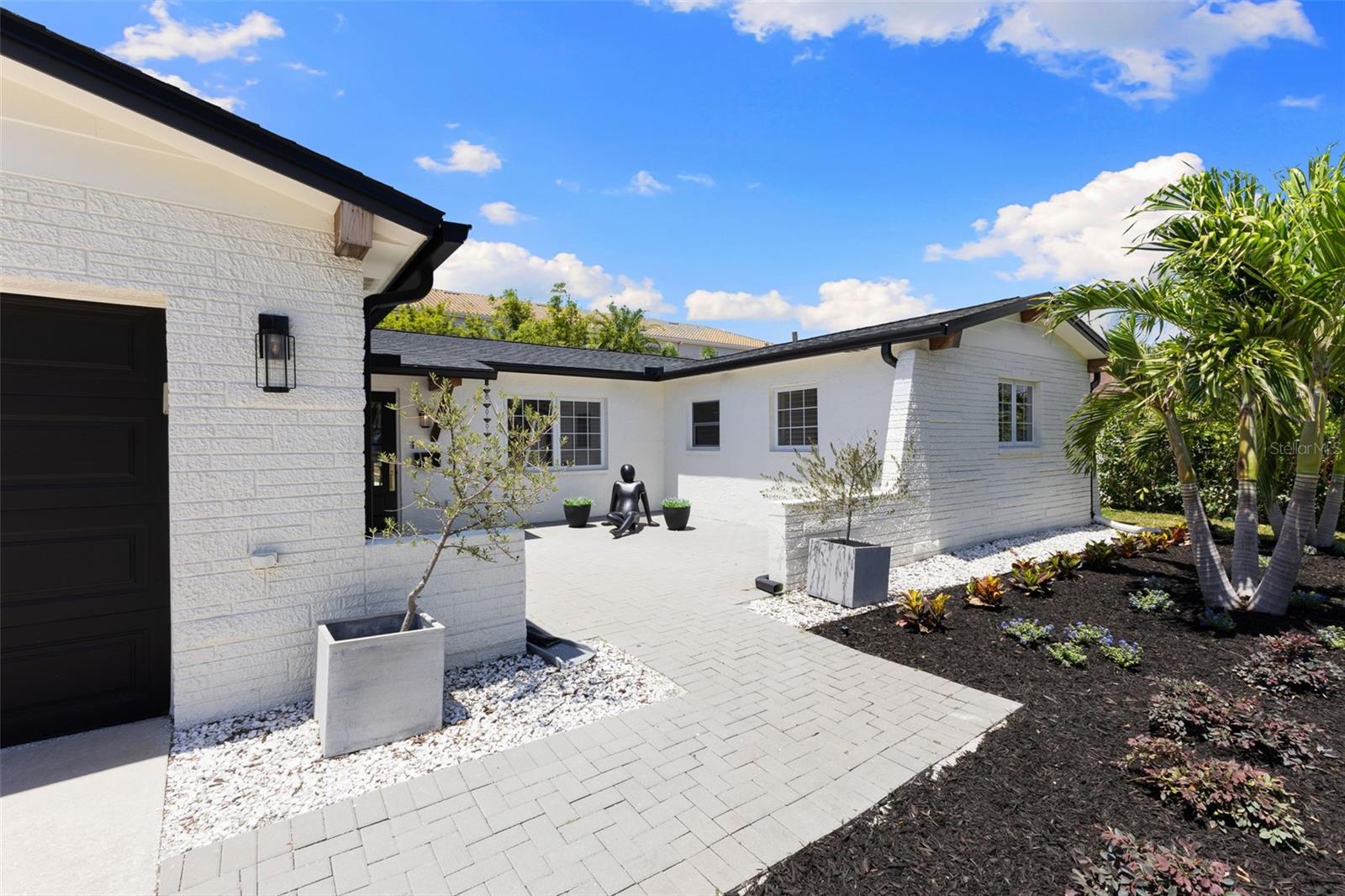 Image 4 of 59 For 4618 Bayshore Boulevard Ne