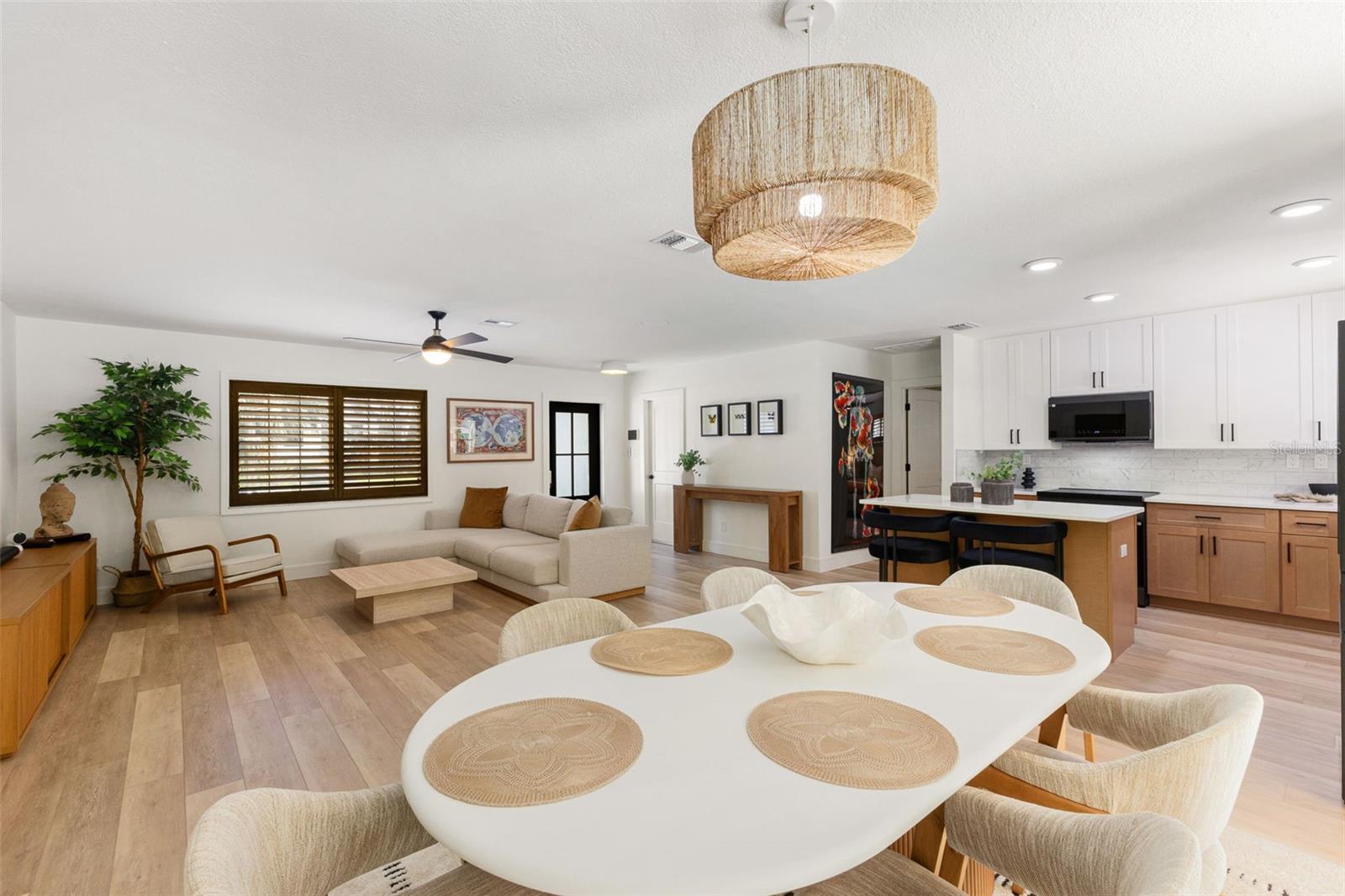 Image 7 of 59 For 4618 Bayshore Boulevard Ne