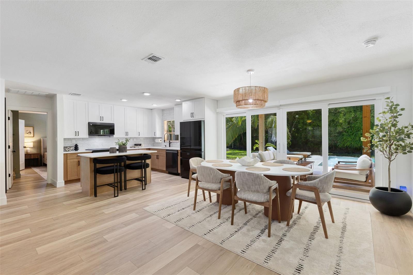 Image 9 of 59 For 4618 Bayshore Boulevard Ne