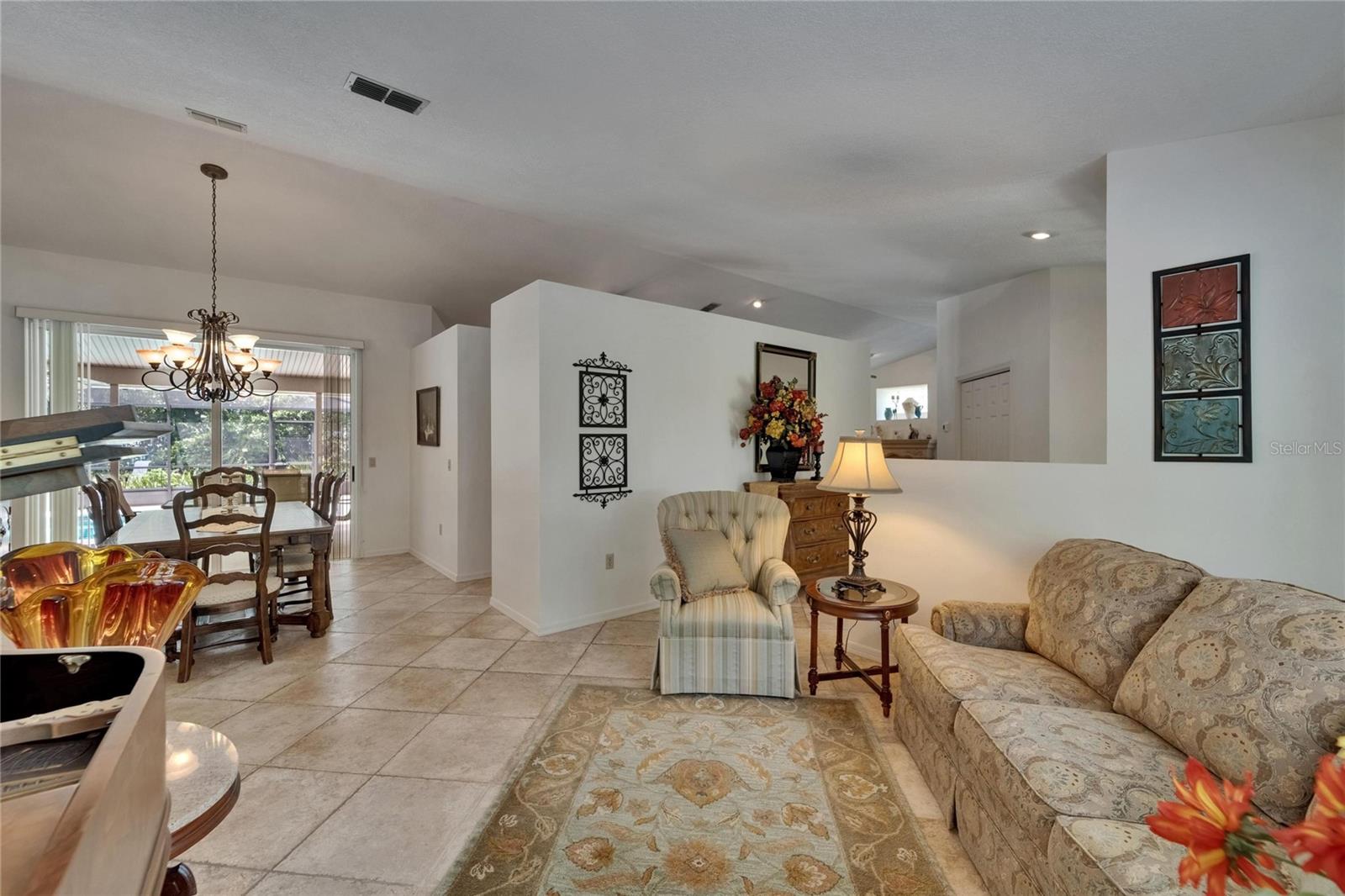 Image 11 of 72 For 2811 Barret Avenue