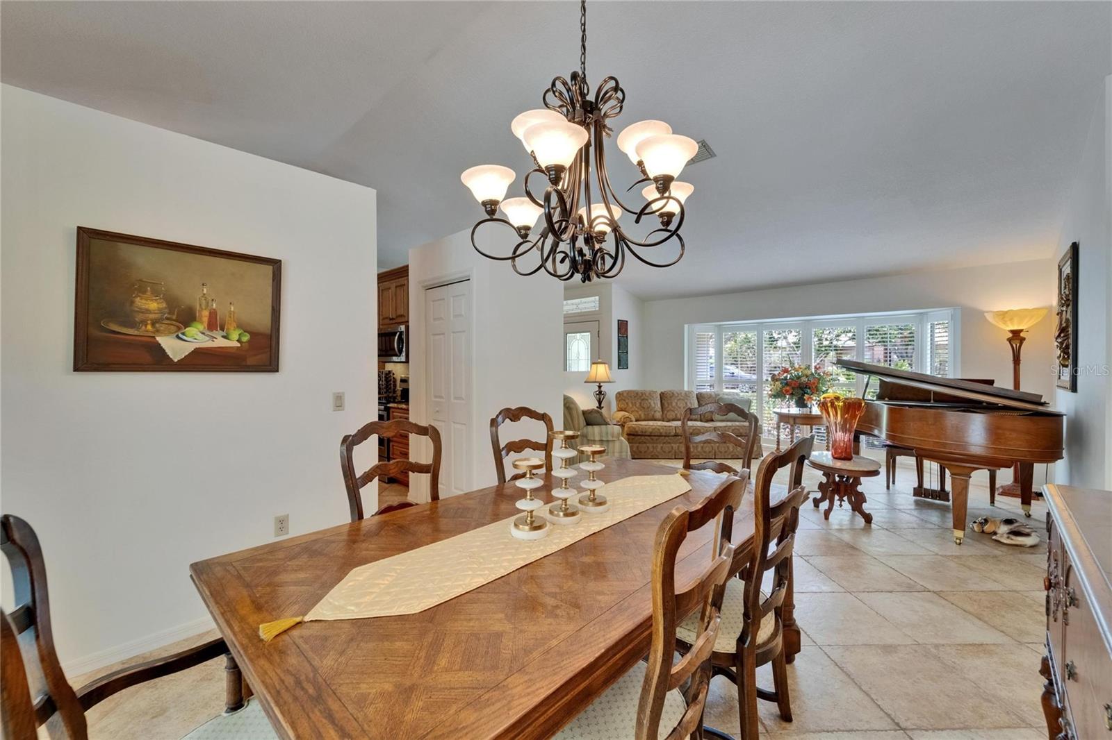Image 12 of 72 For 2811 Barret Avenue
