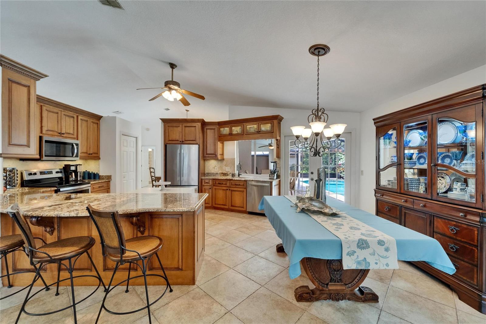 Image 15 of 72 For 2811 Barret Avenue