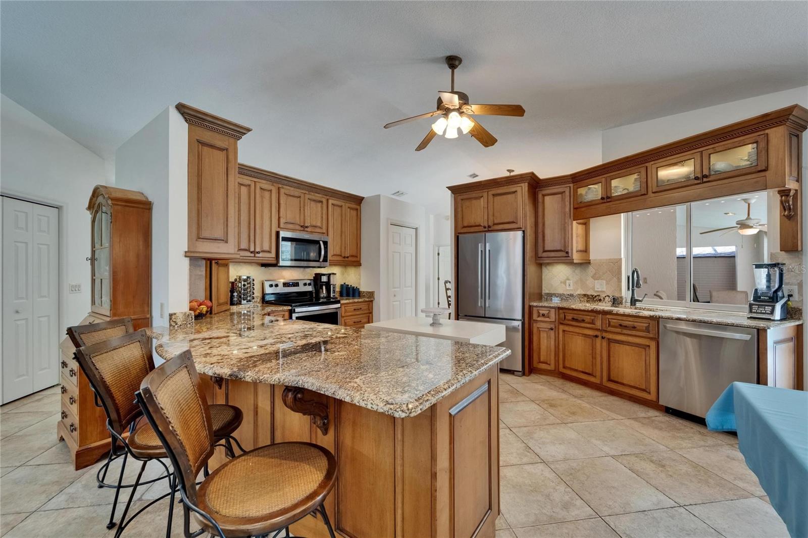 Image 16 of 72 For 2811 Barret Avenue