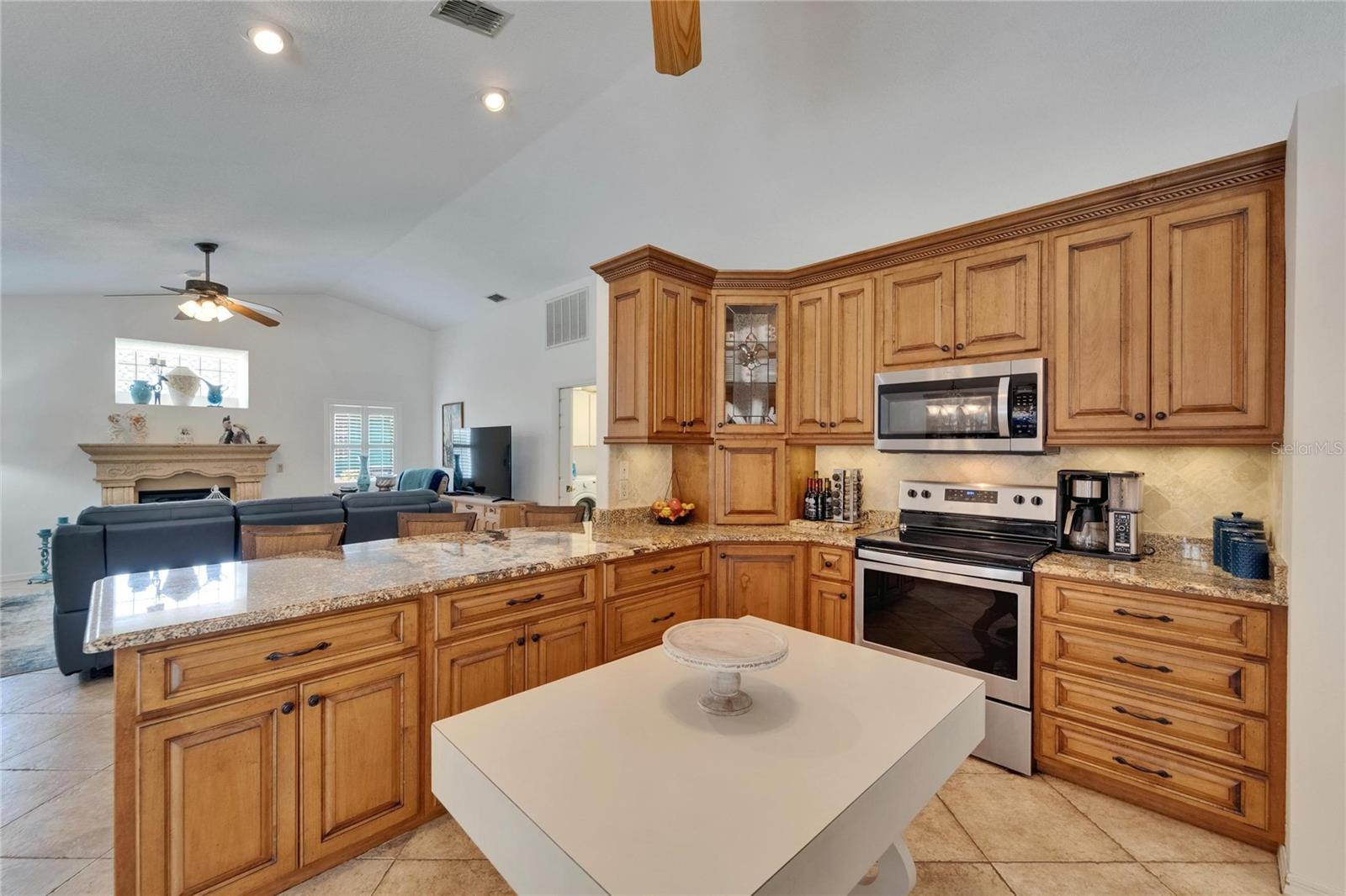 Image 18 of 72 For 2811 Barret Avenue