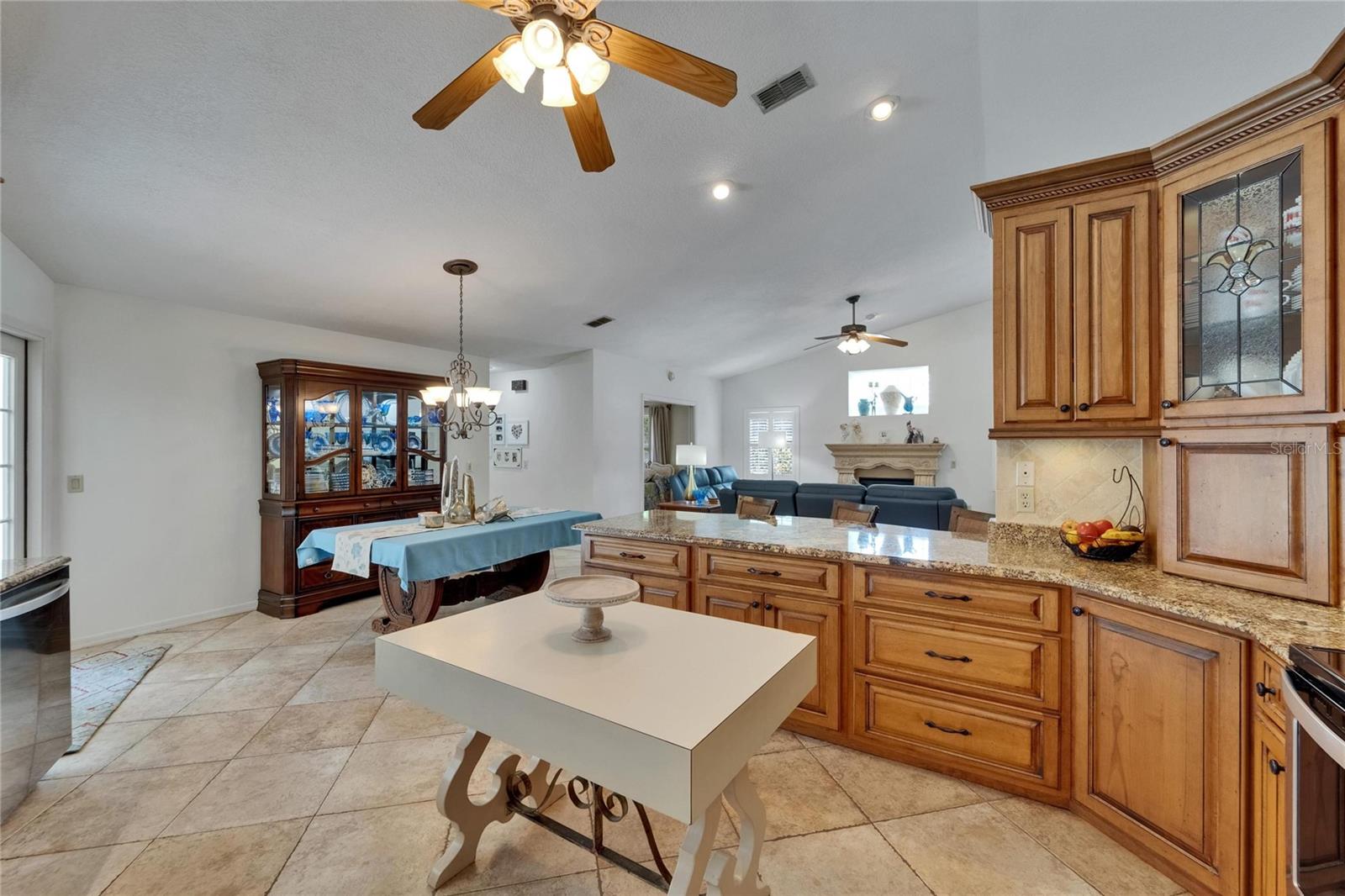 Image 20 of 72 For 2811 Barret Avenue
