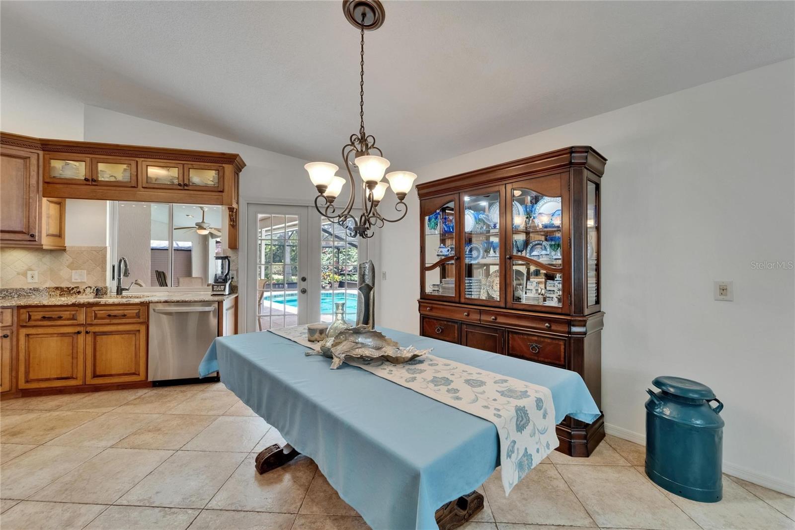 Image 22 of 72 For 2811 Barret Avenue