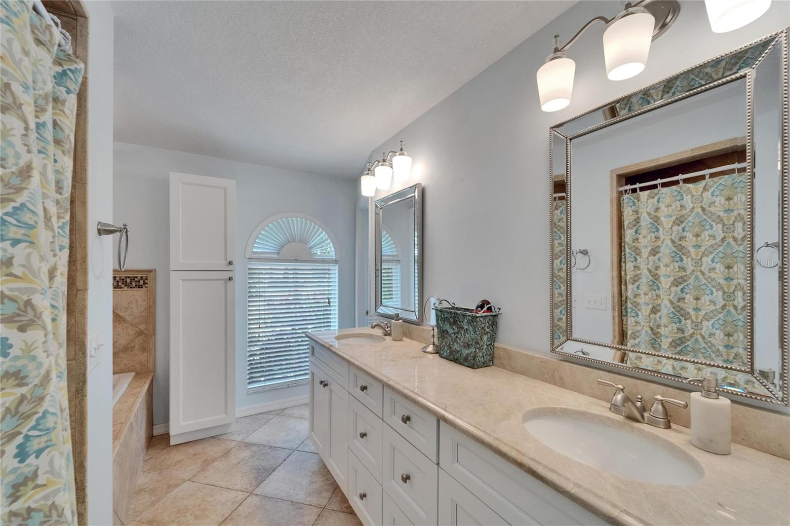 Image 32 of 72 For 2811 Barret Avenue