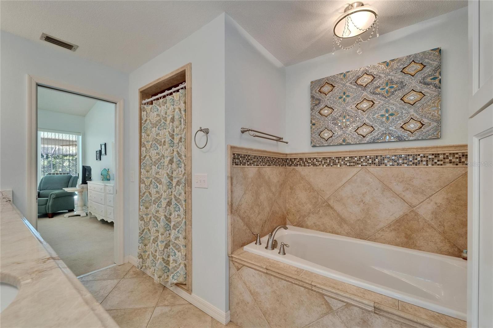 Image 34 of 72 For 2811 Barret Avenue