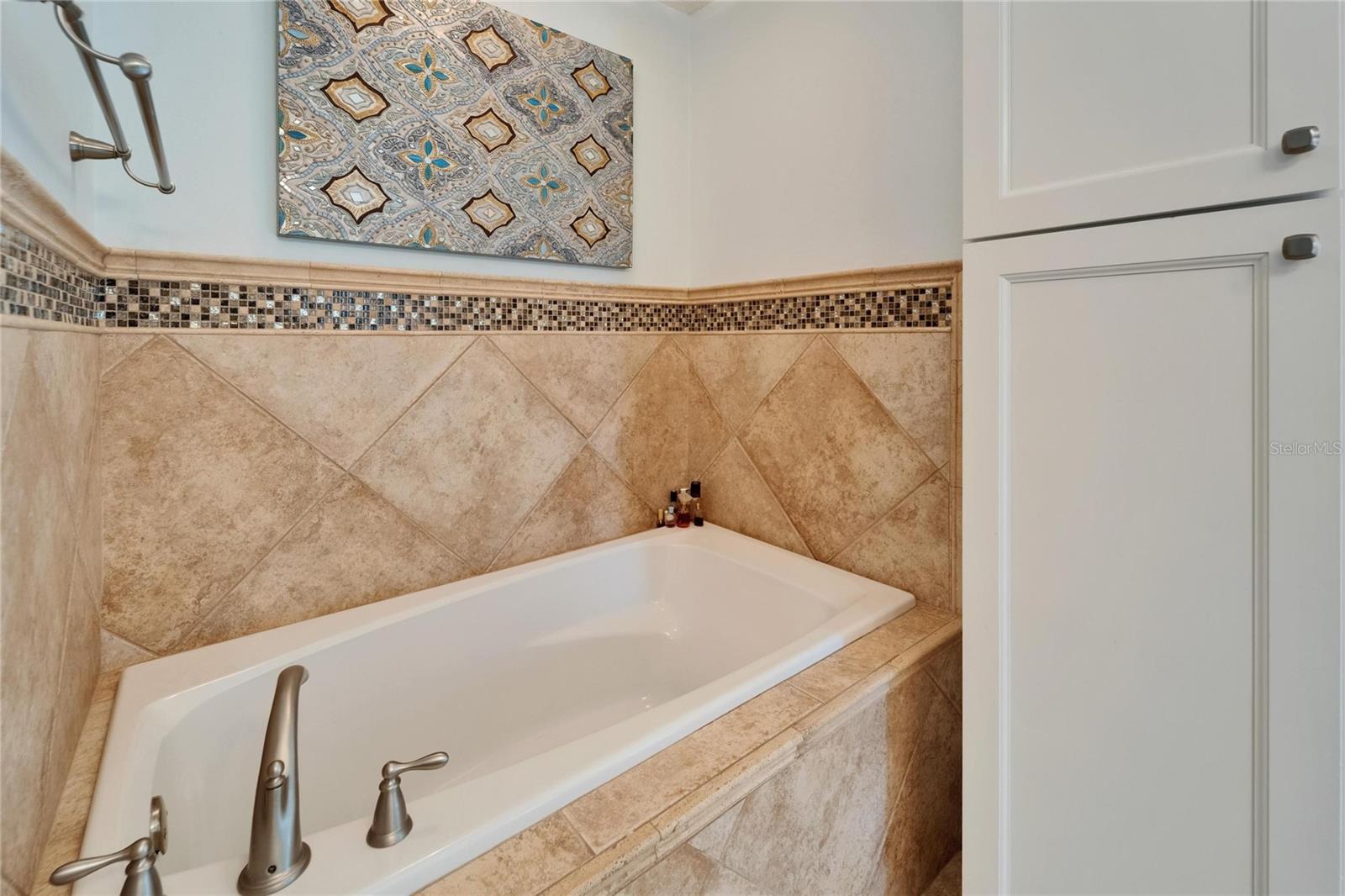 Image 35 of 72 For 2811 Barret Avenue