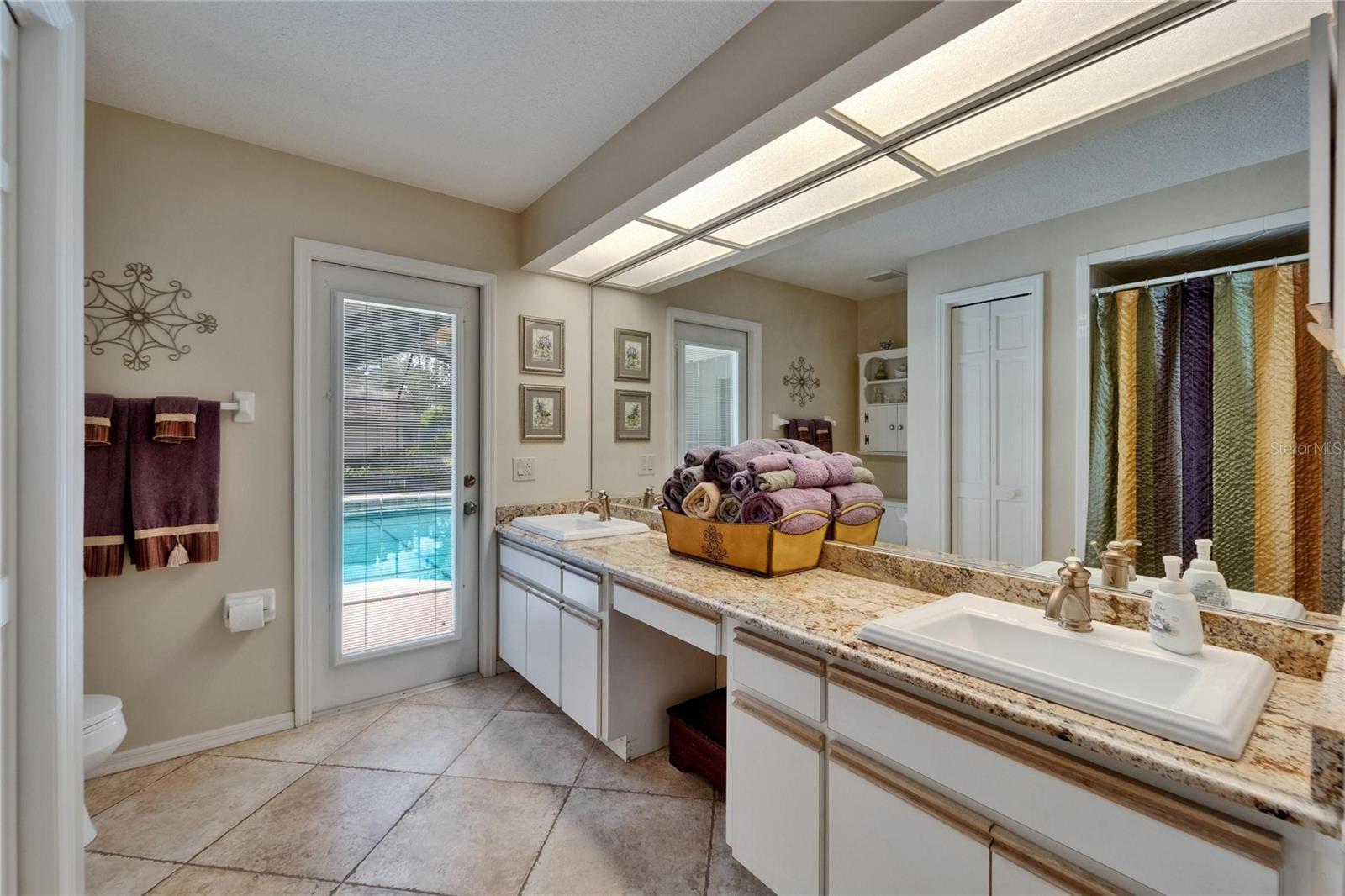 Image 40 of 72 For 2811 Barret Avenue