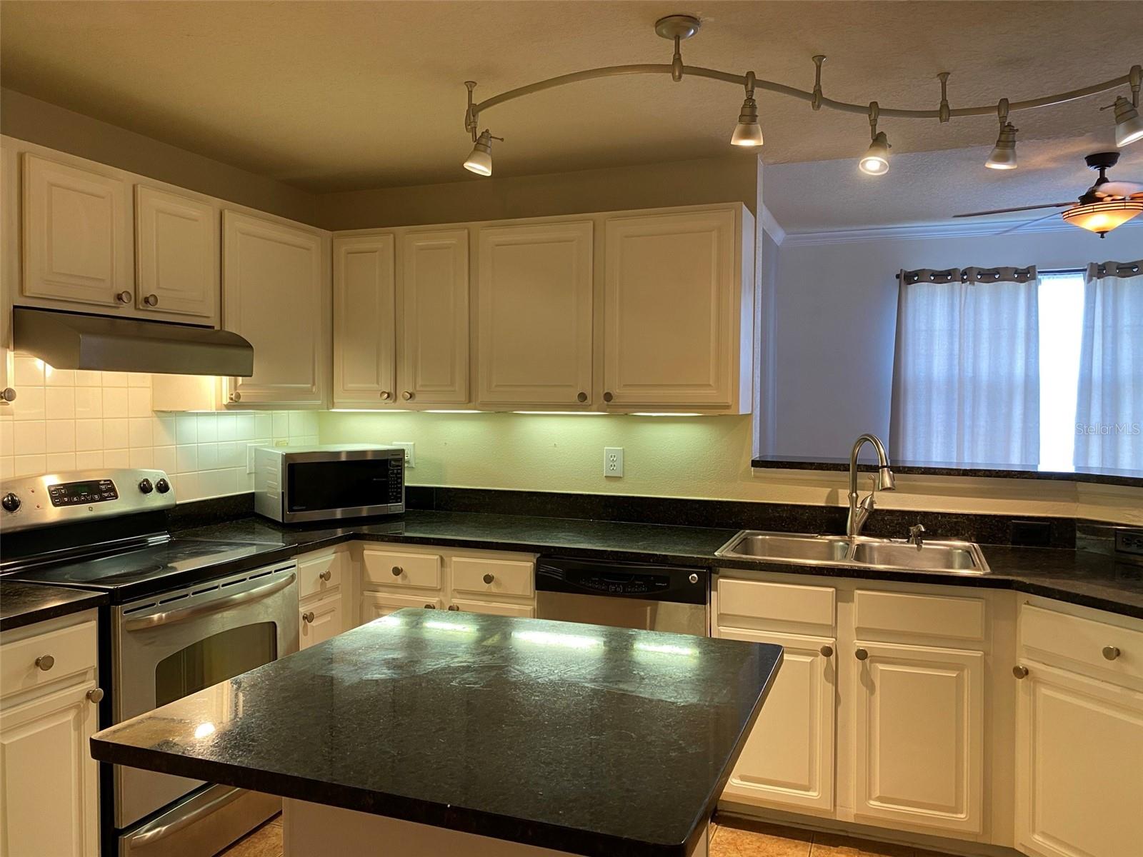 Image 6 of 18 For 501 Knights Run Avenue 1322